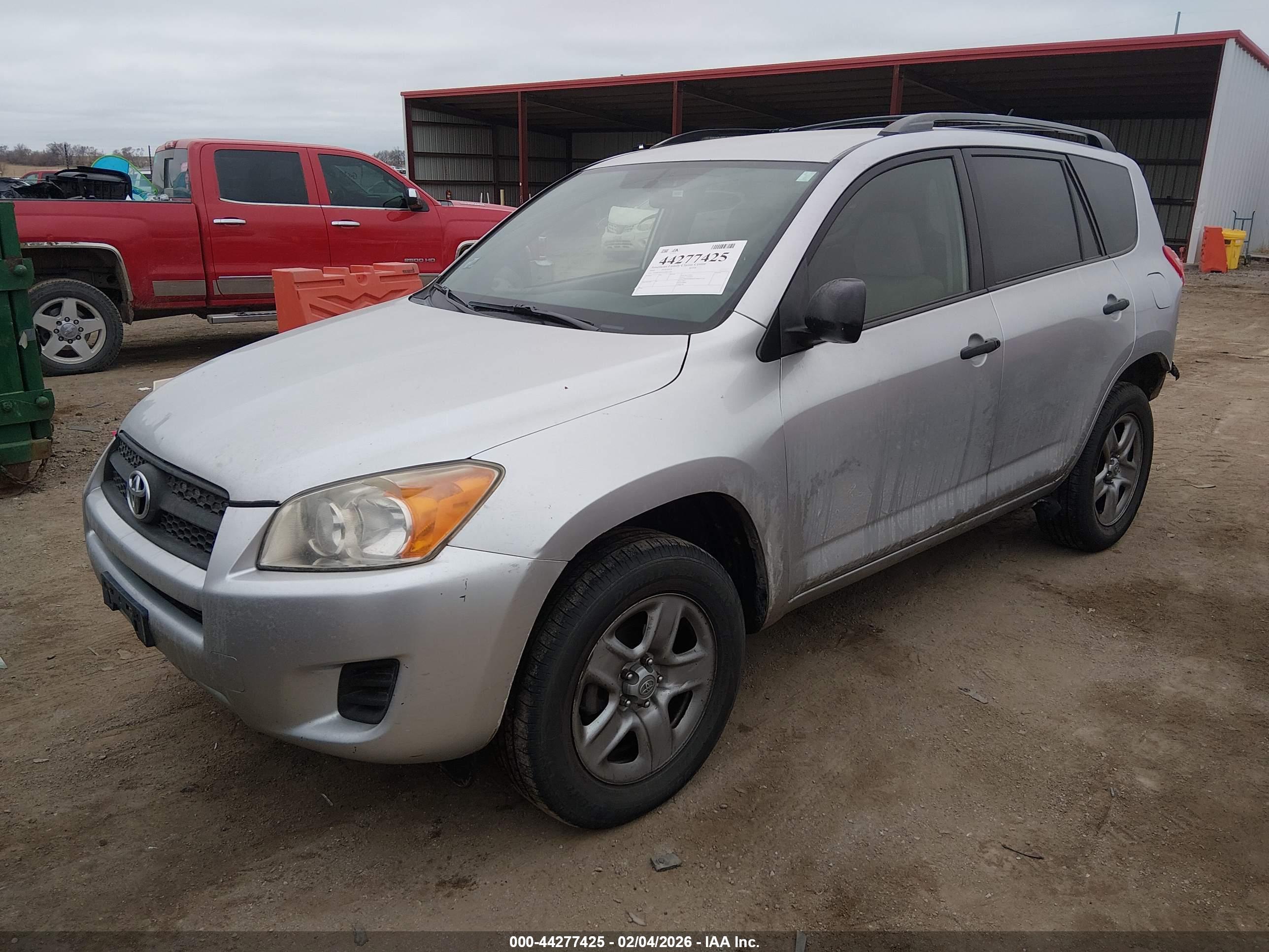 TOYOTA RAV4 image 2