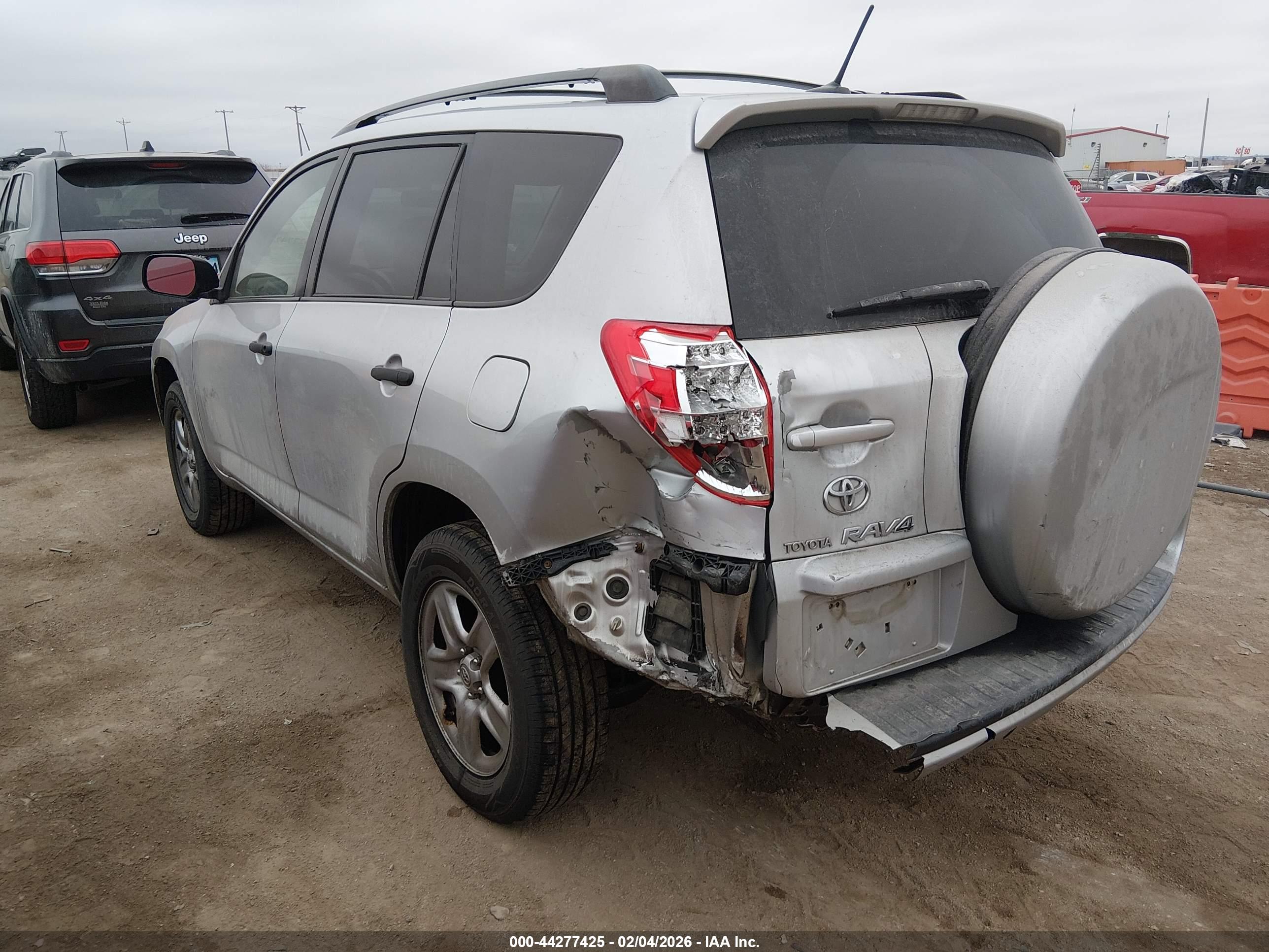 TOYOTA RAV4 image 3