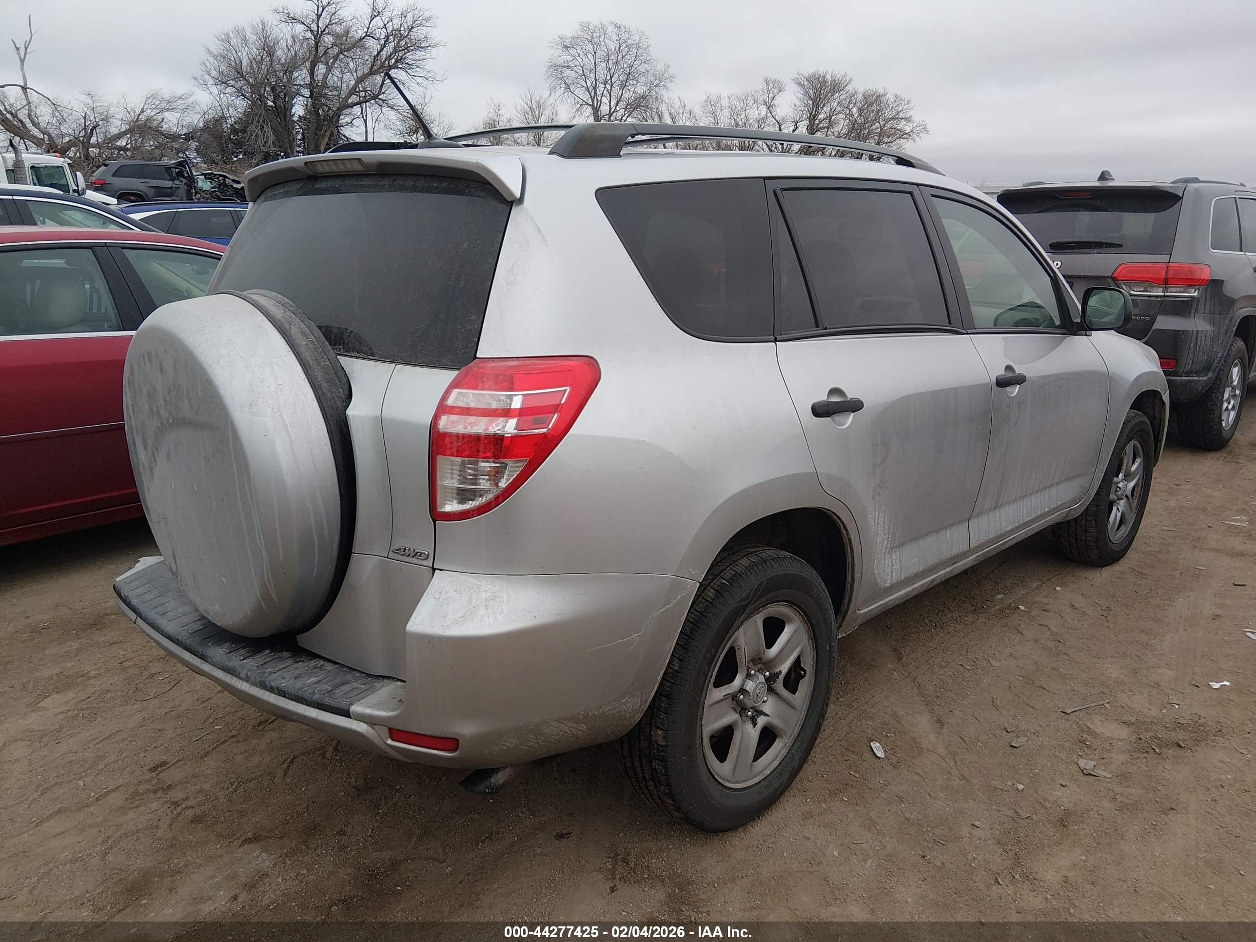 TOYOTA RAV4 image 4