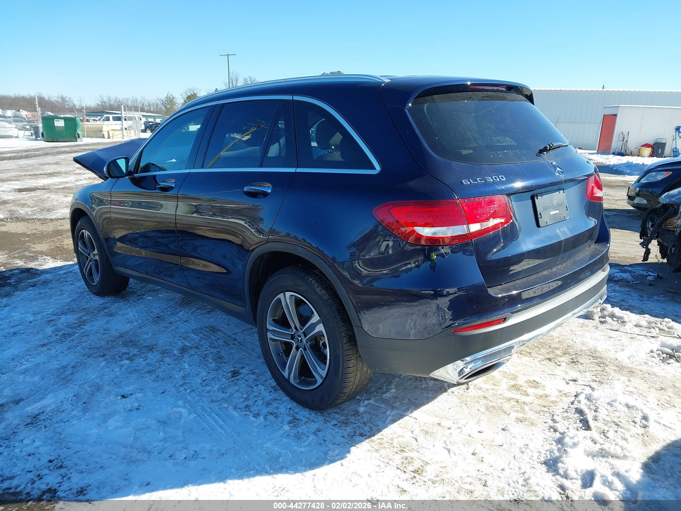 MERCEDES-BENZ GLC image 3