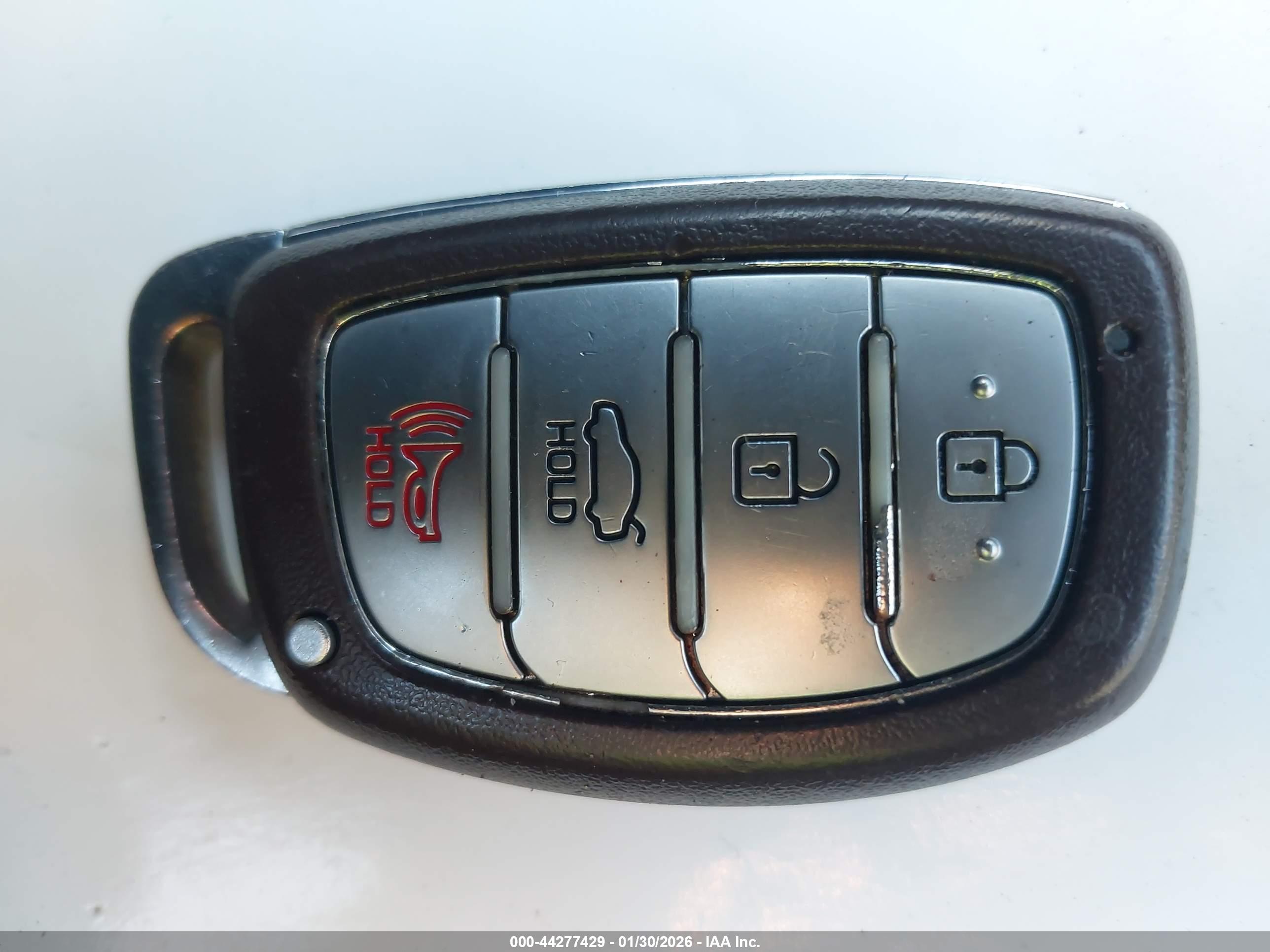 HYUNDAI ELANTRA image 11