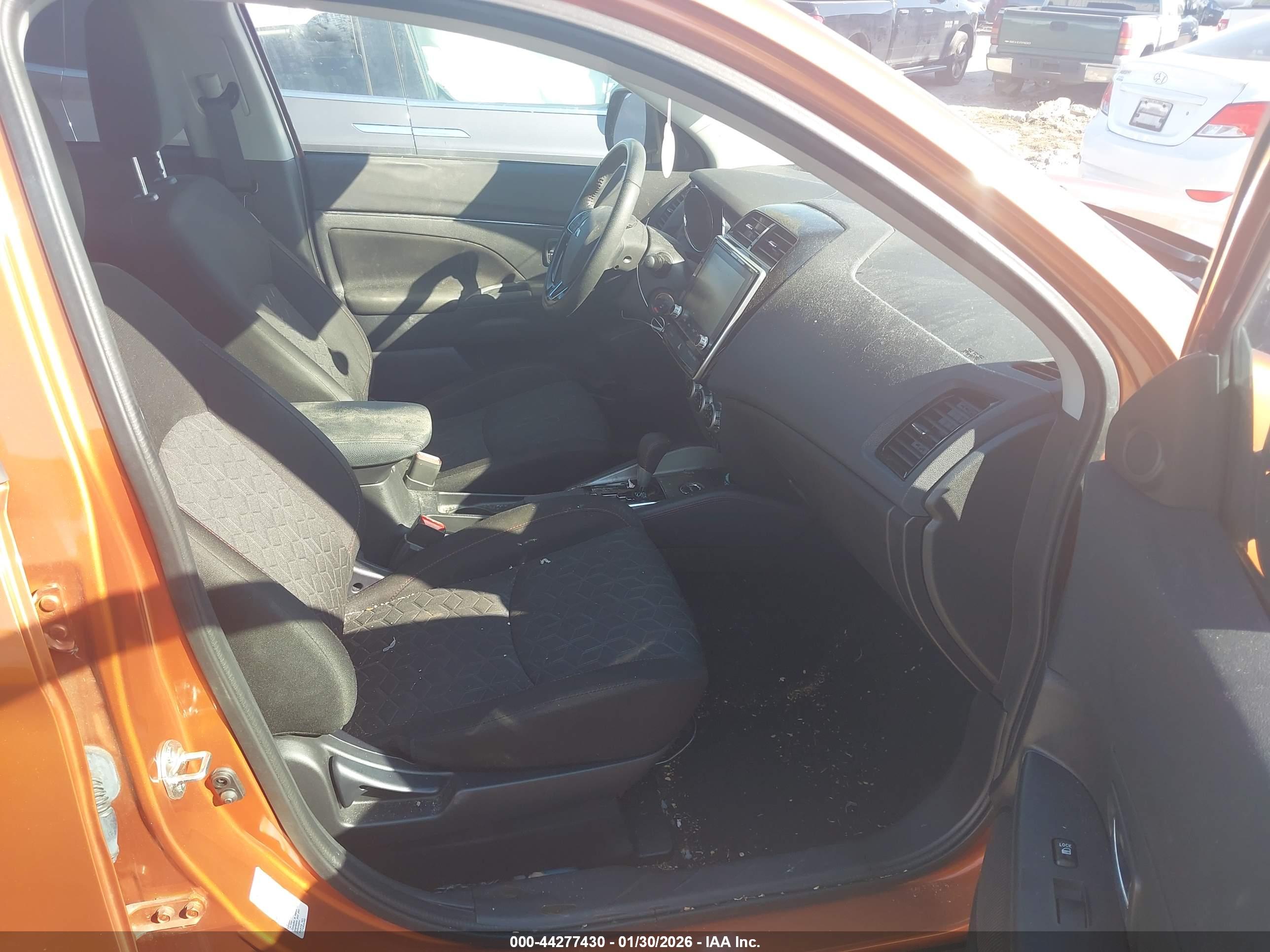 MITSUBISHI OUTLANDER image 5