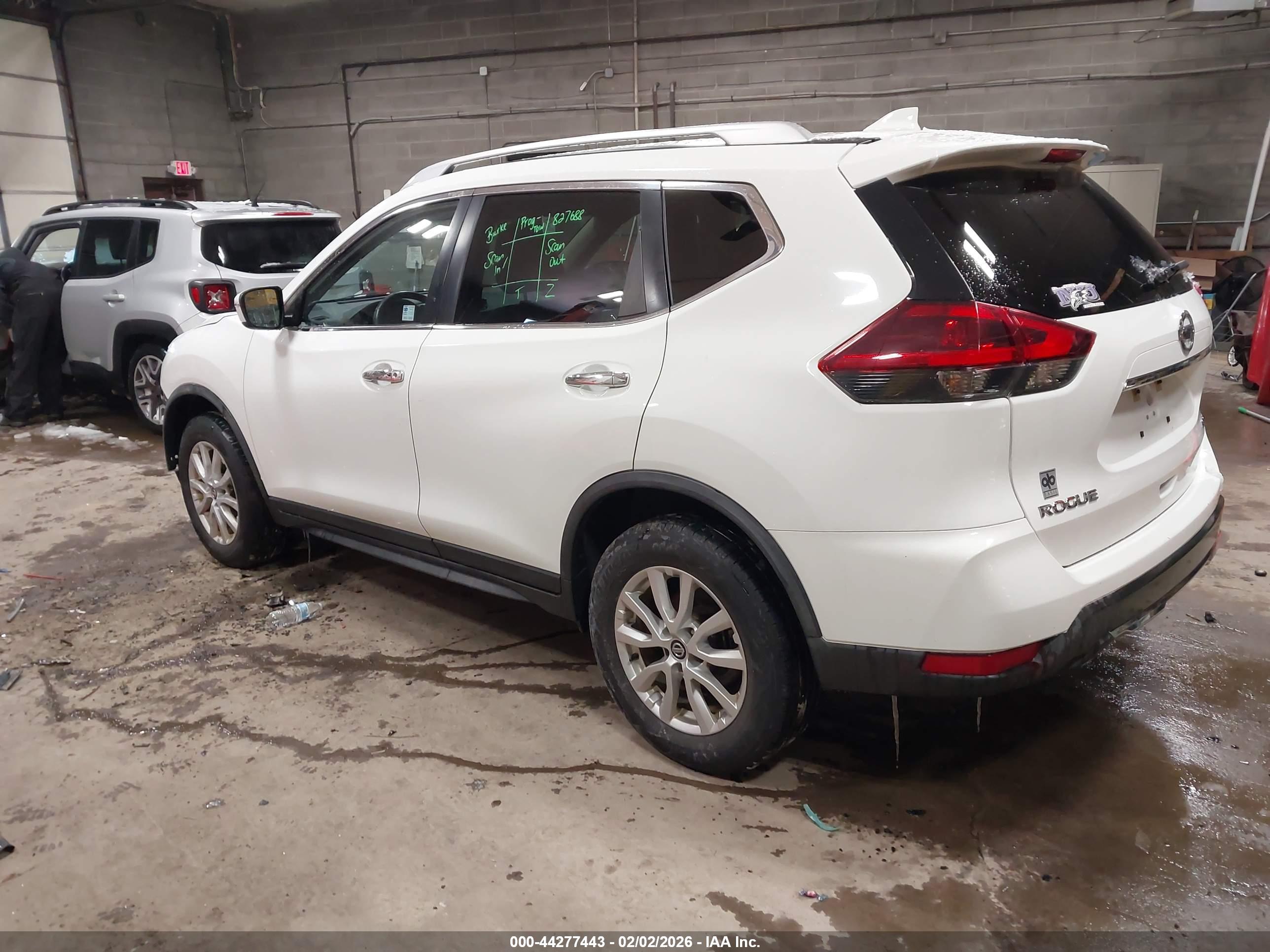 NISSAN ROGUE image 3