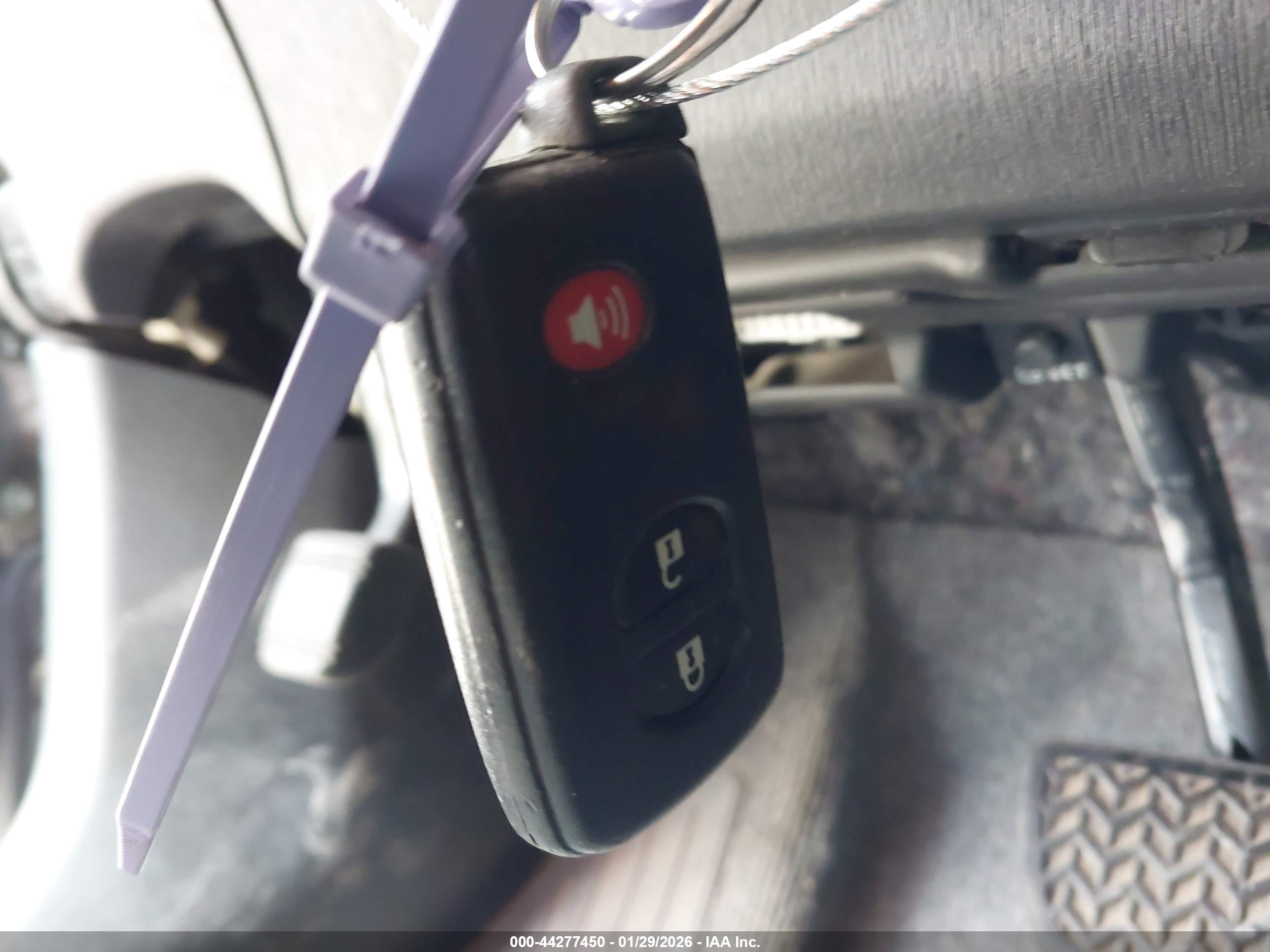 TOYOTA PRIUS image 11