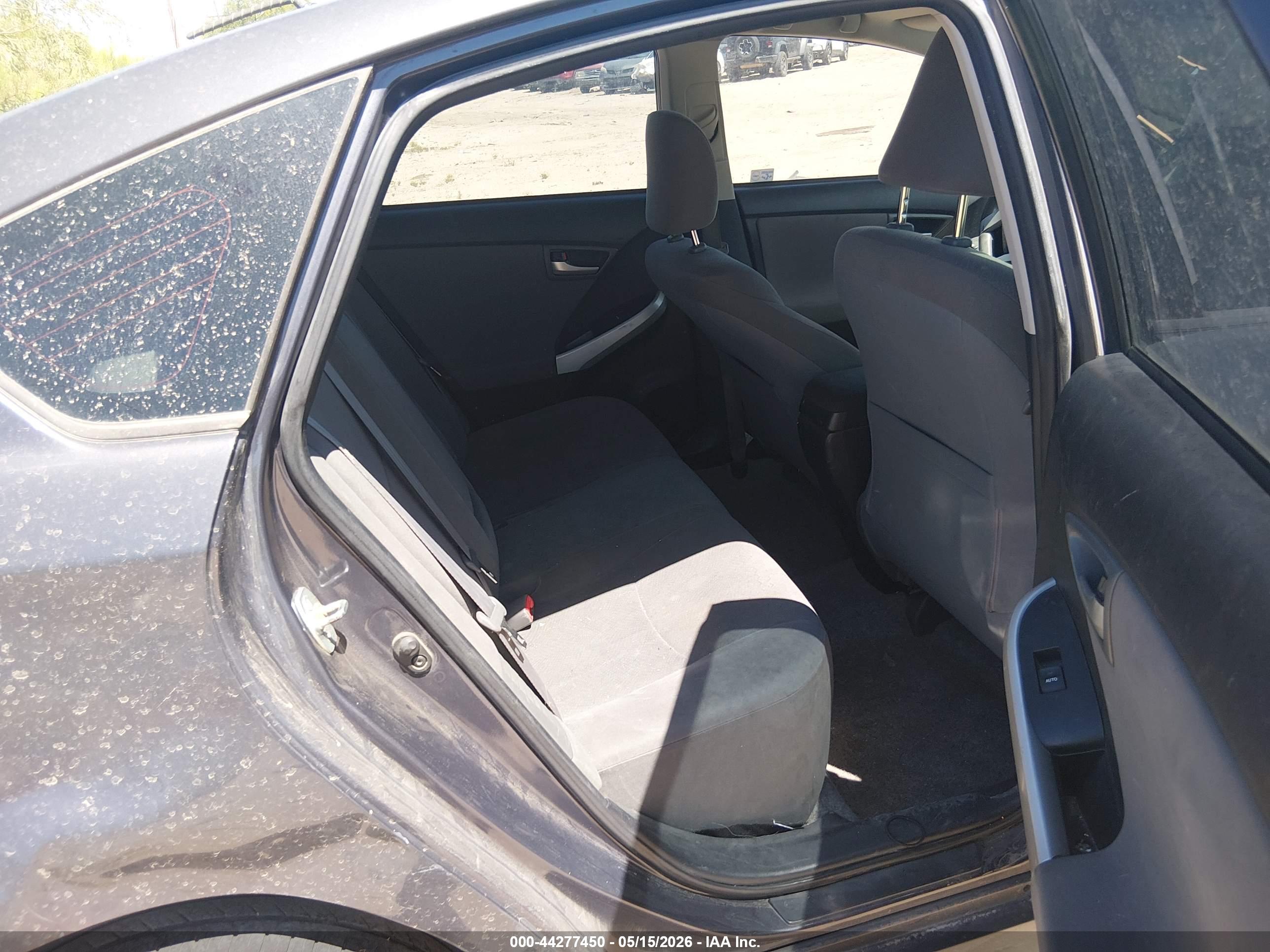 TOYOTA PRIUS image 8
