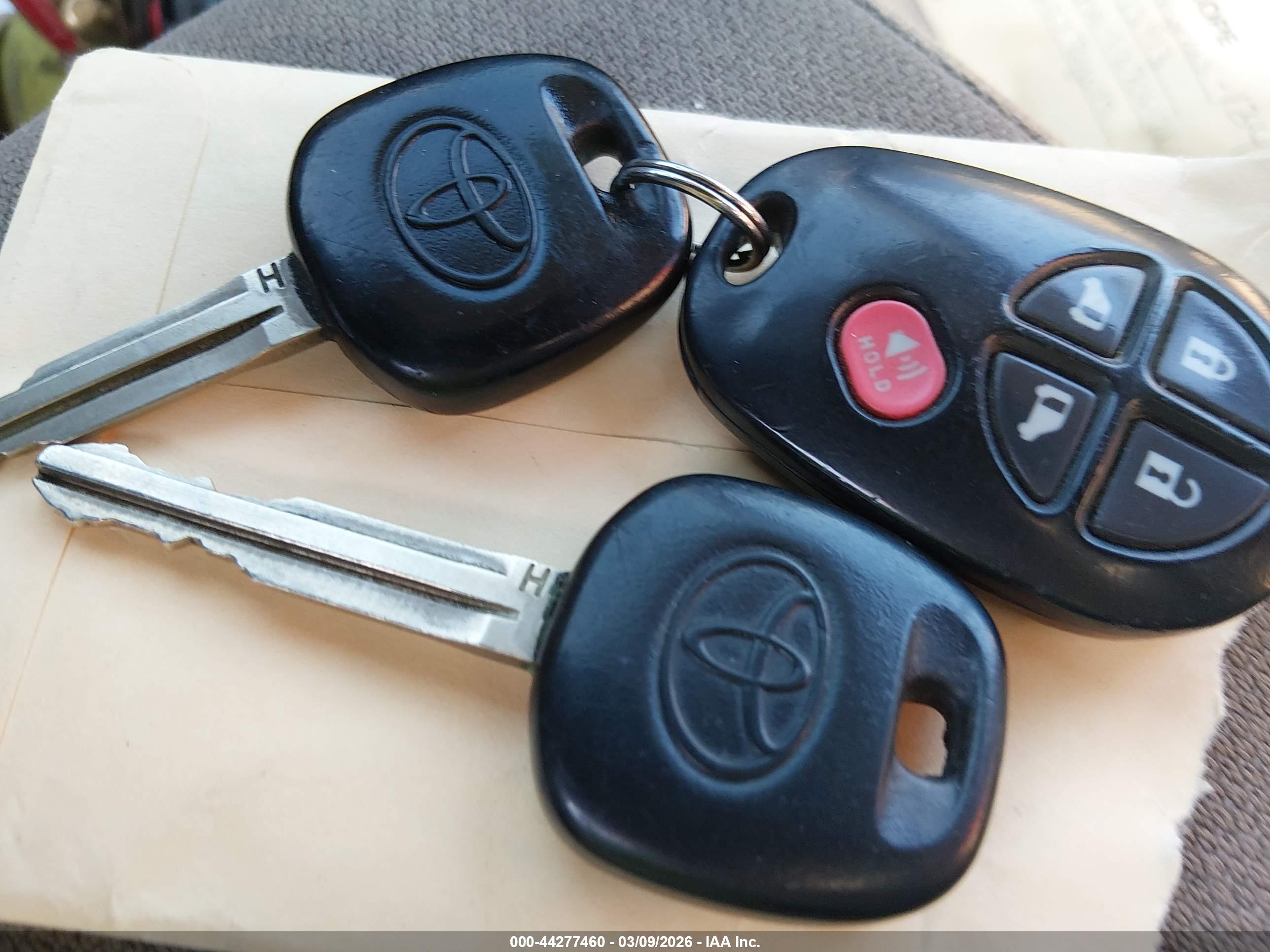 TOYOTA SIENNA image 11