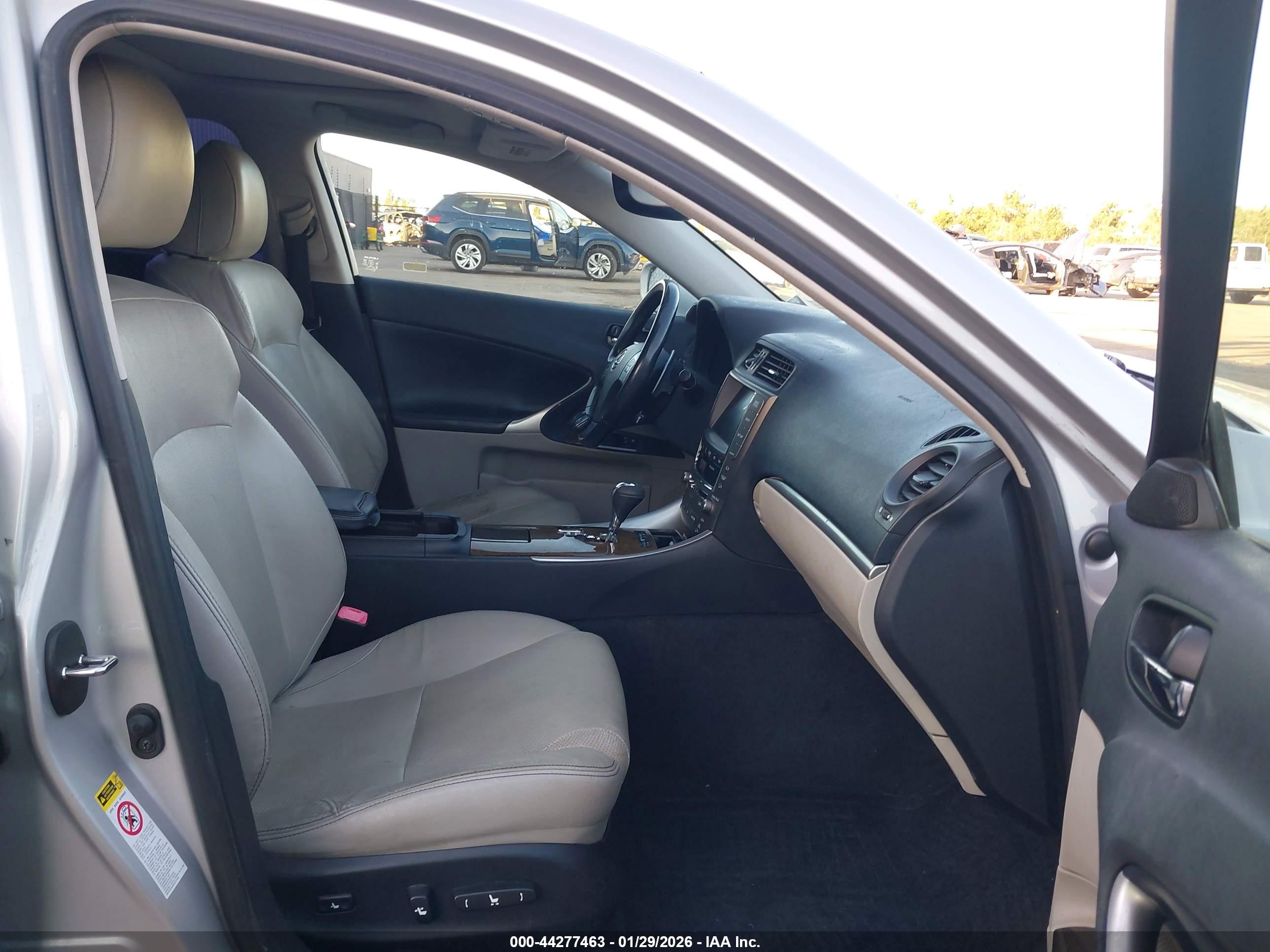 LEXUS IS image 5
