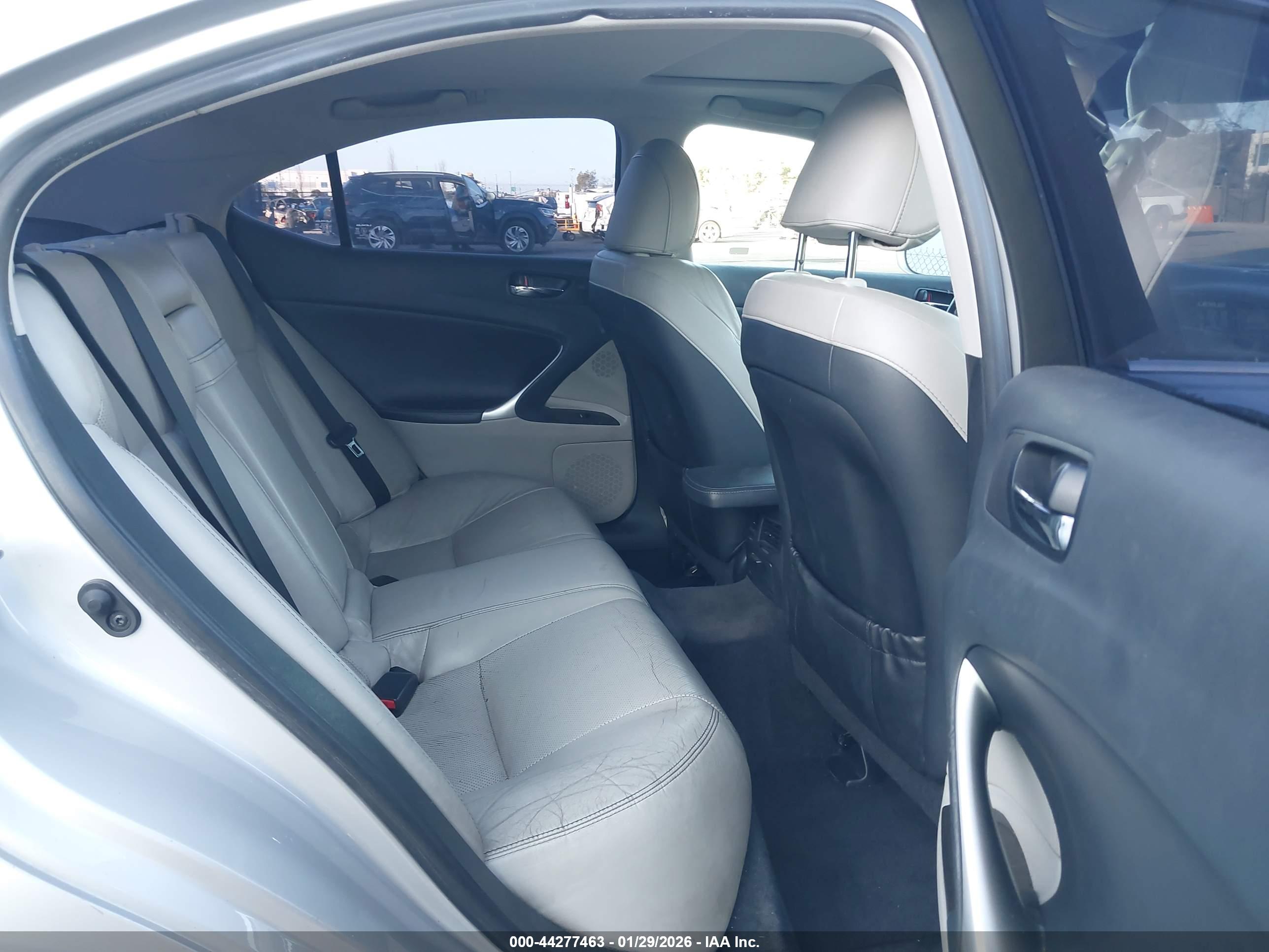 LEXUS IS image 8