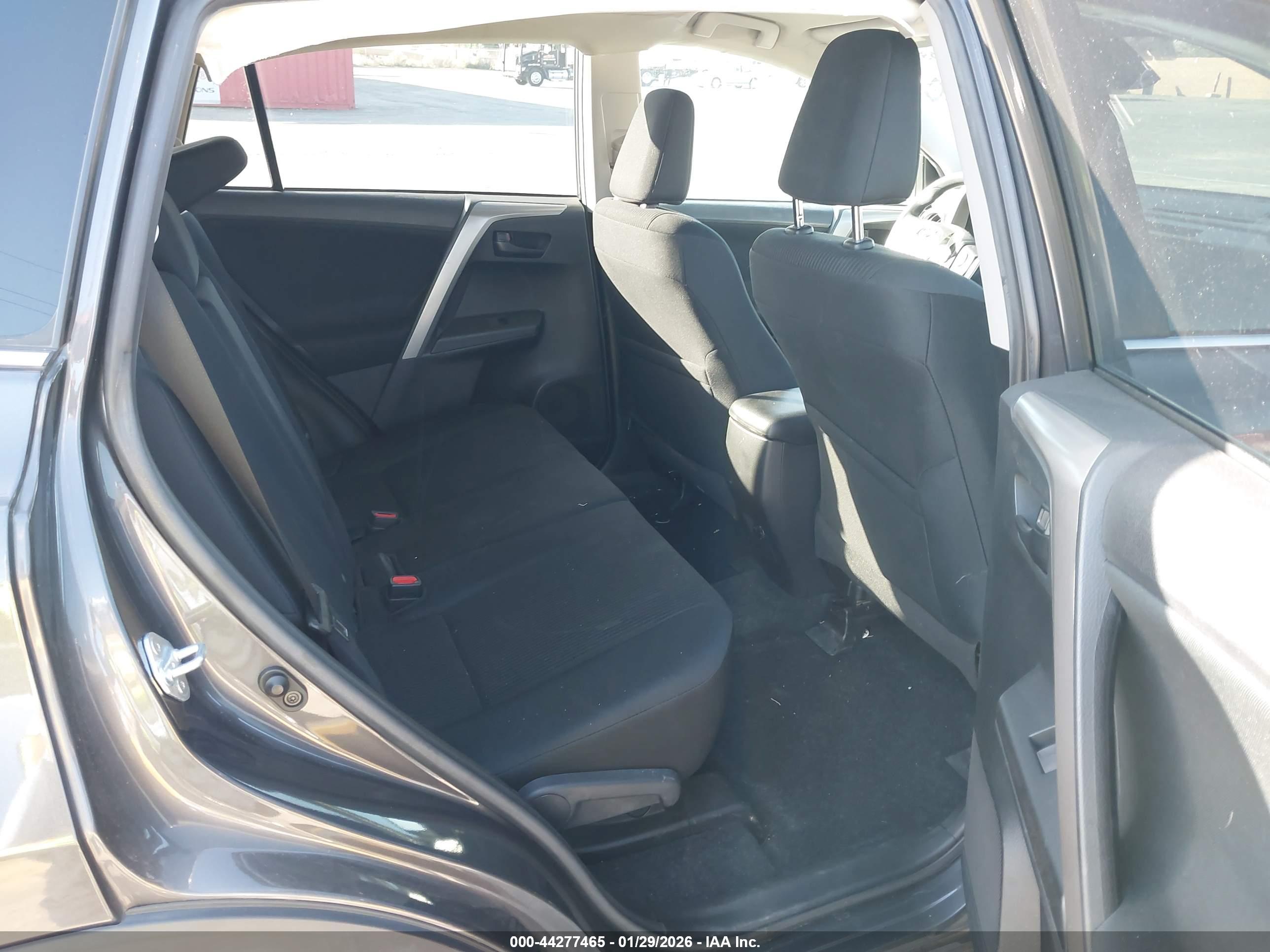 TOYOTA RAV4 image 8
