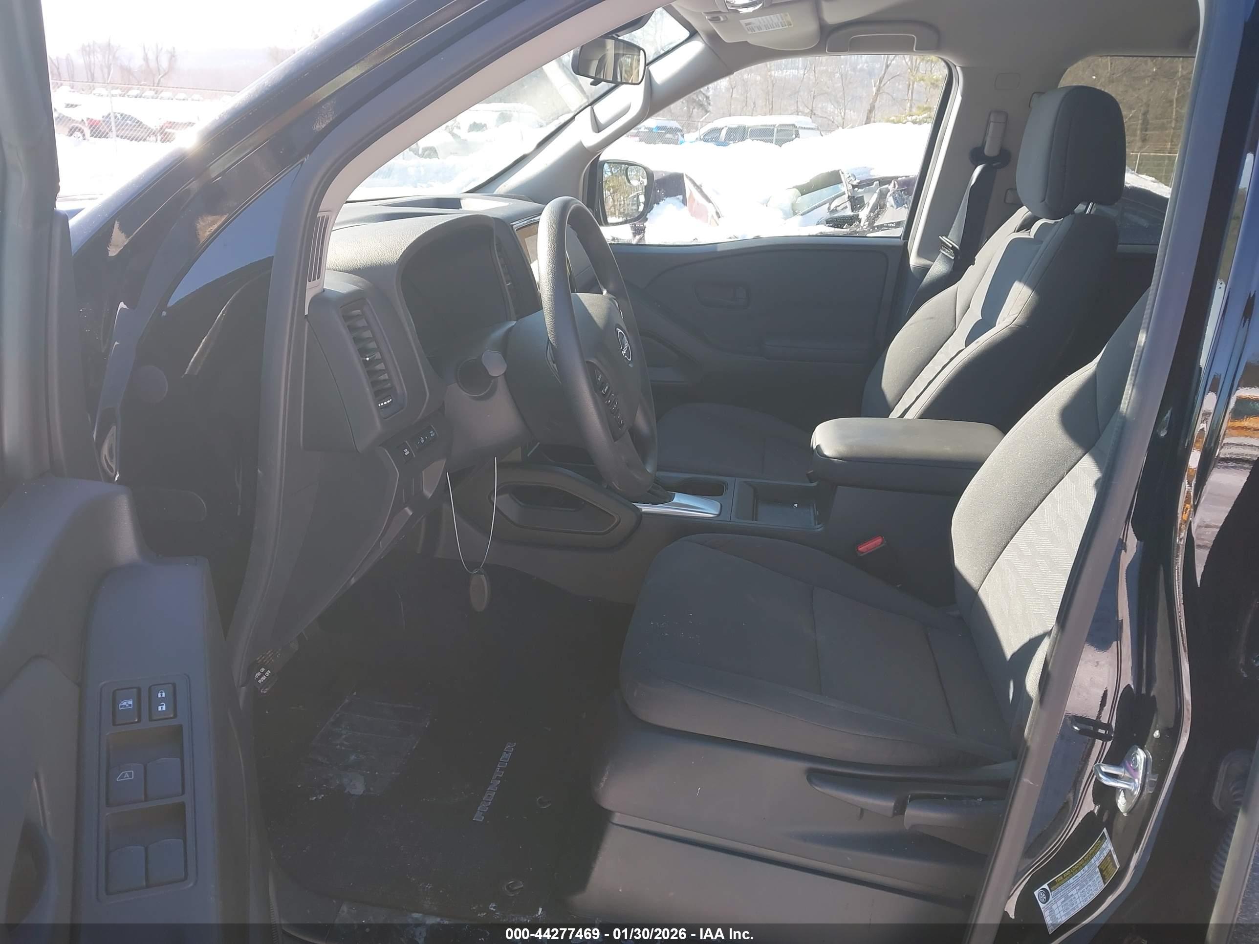 NISSAN FRONTIER image 5