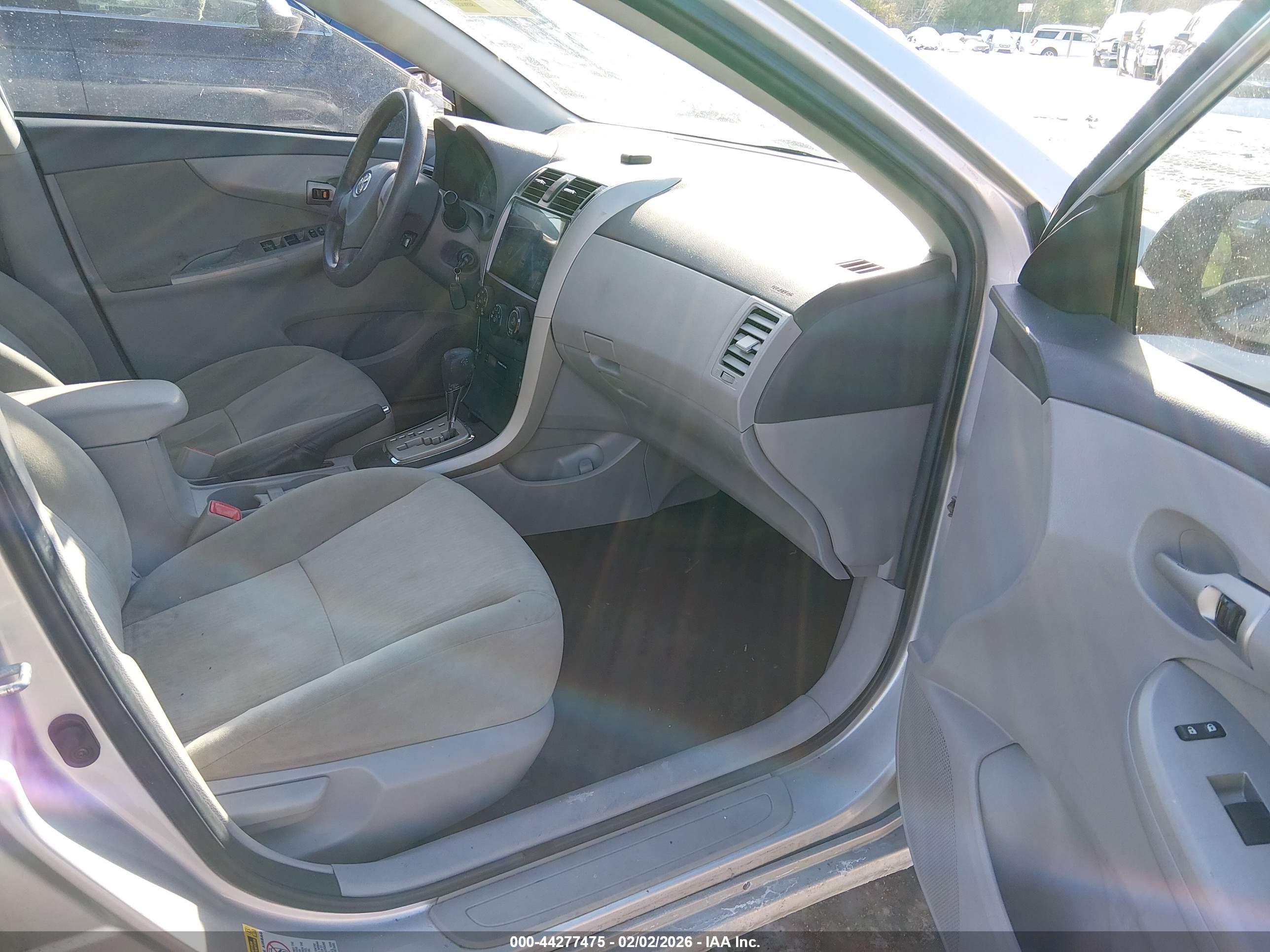 TOYOTA COROLLA image 5