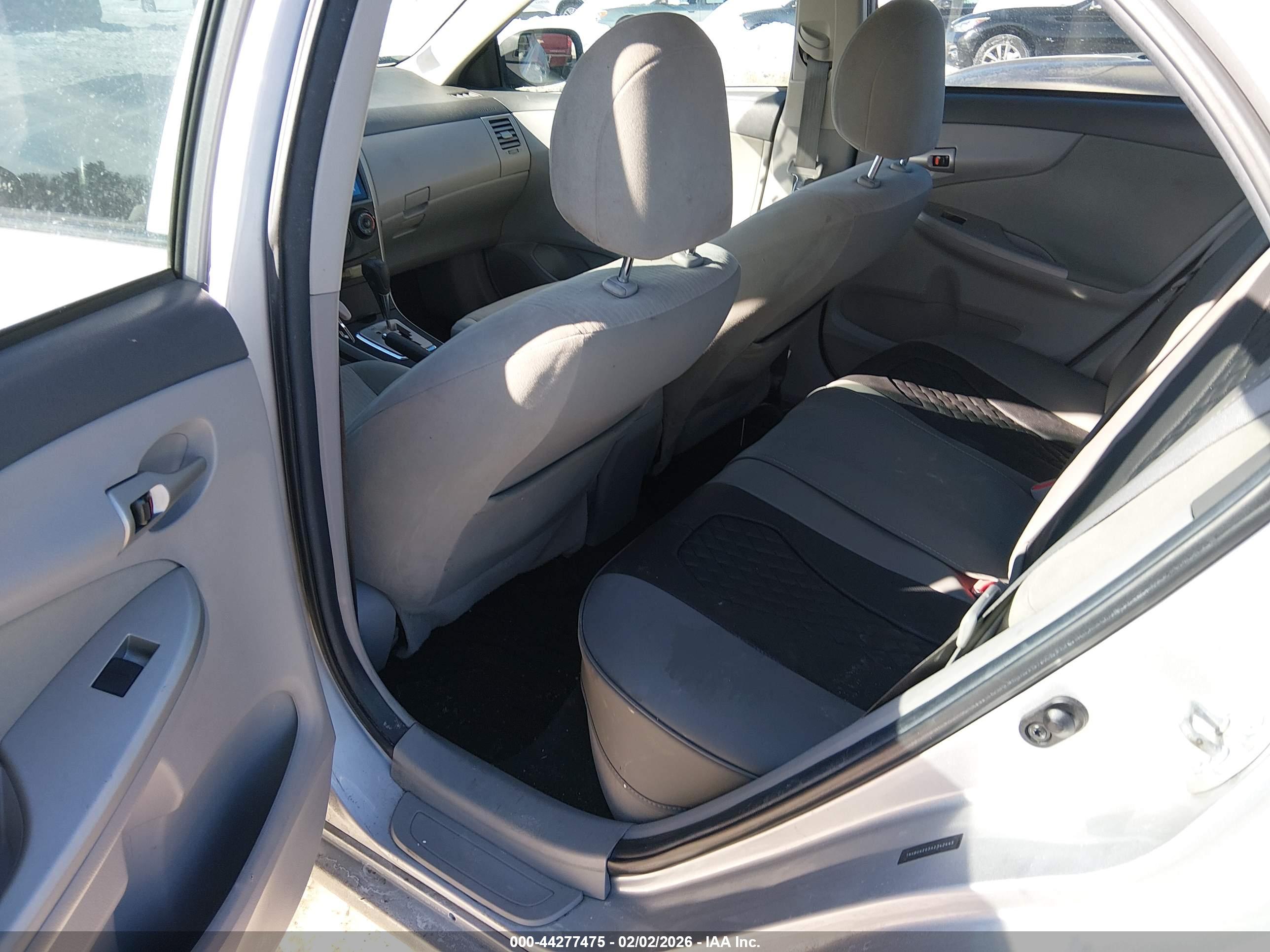 TOYOTA COROLLA image 8