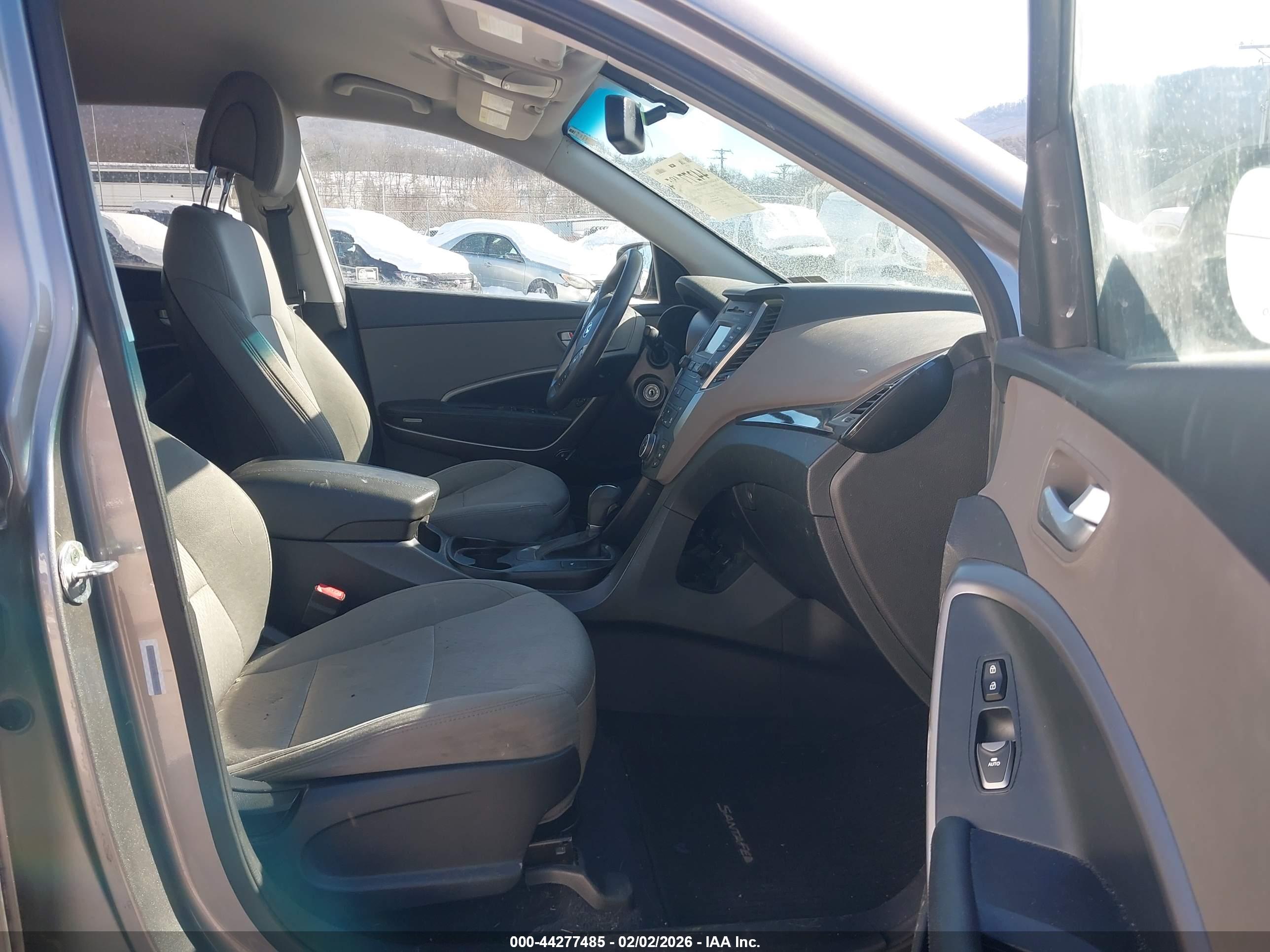 HYUNDAI SANTA image 5