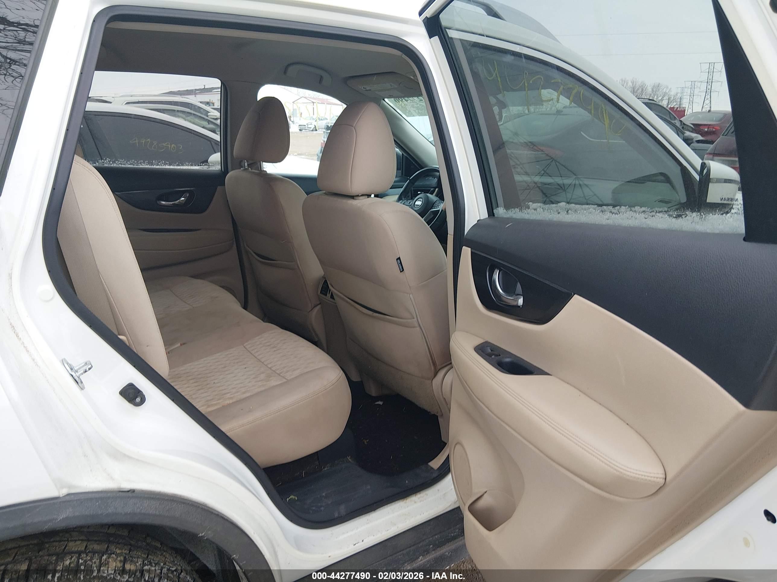 NISSAN ROGUE image 8