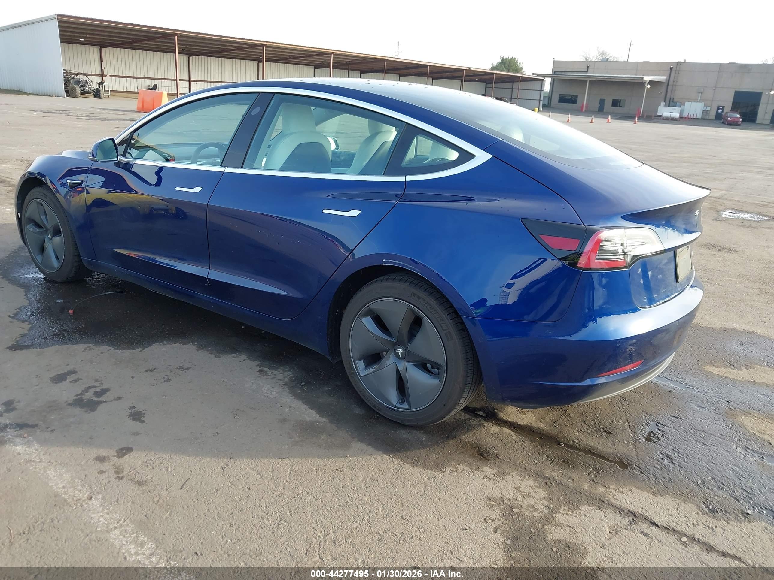 TESLA MODEL image 3