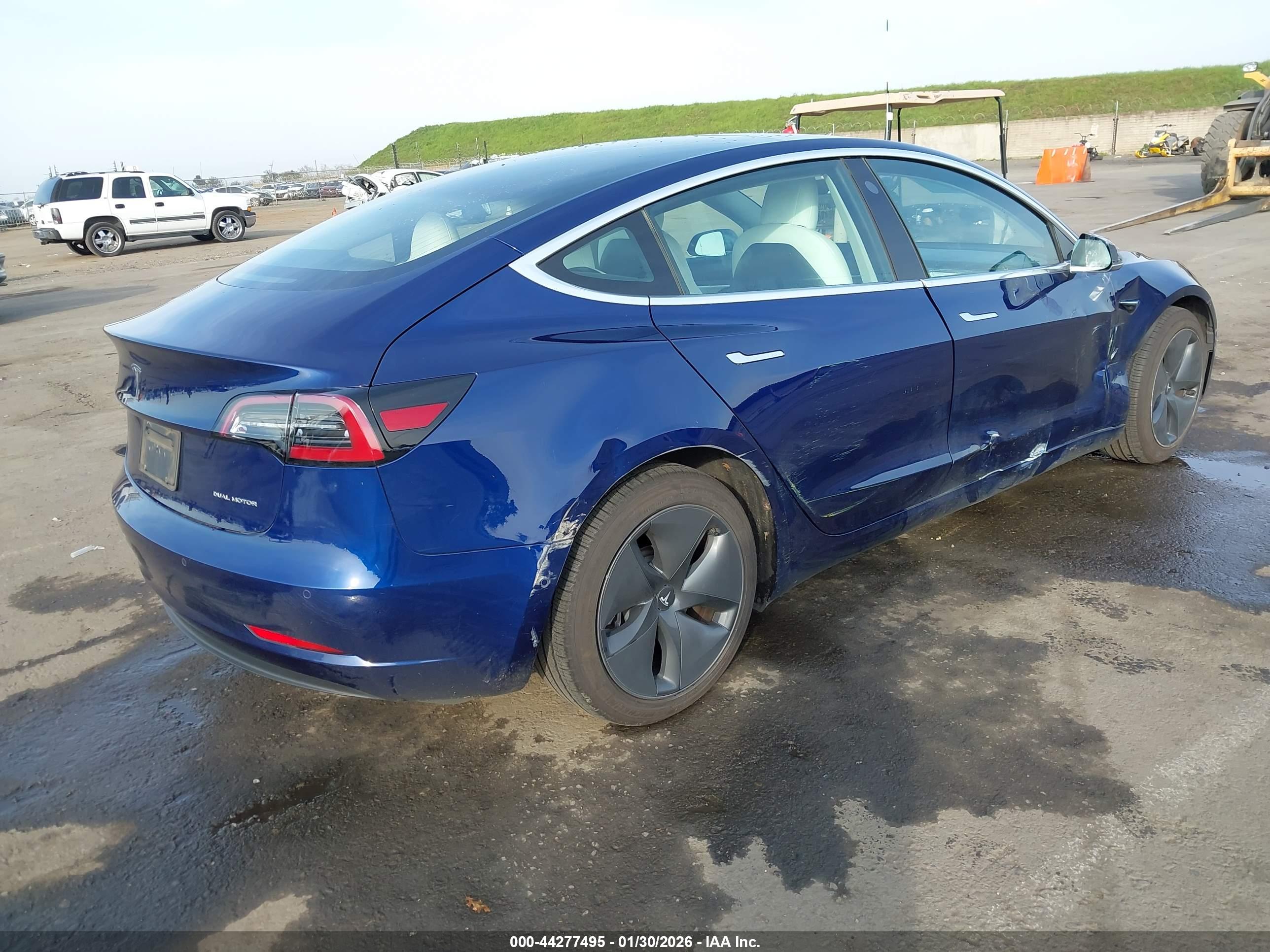 TESLA MODEL image 4