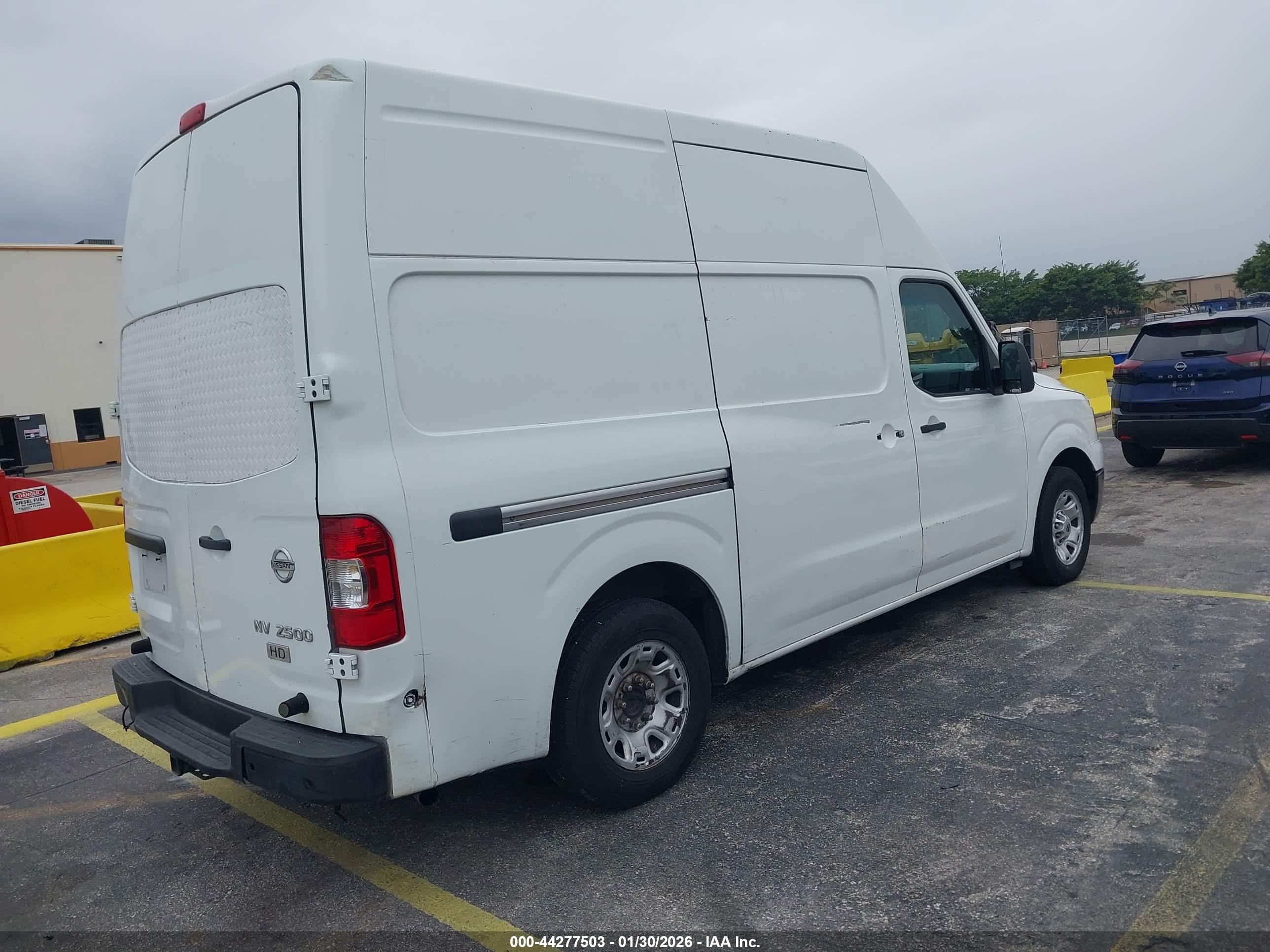 NISSAN NV image 4