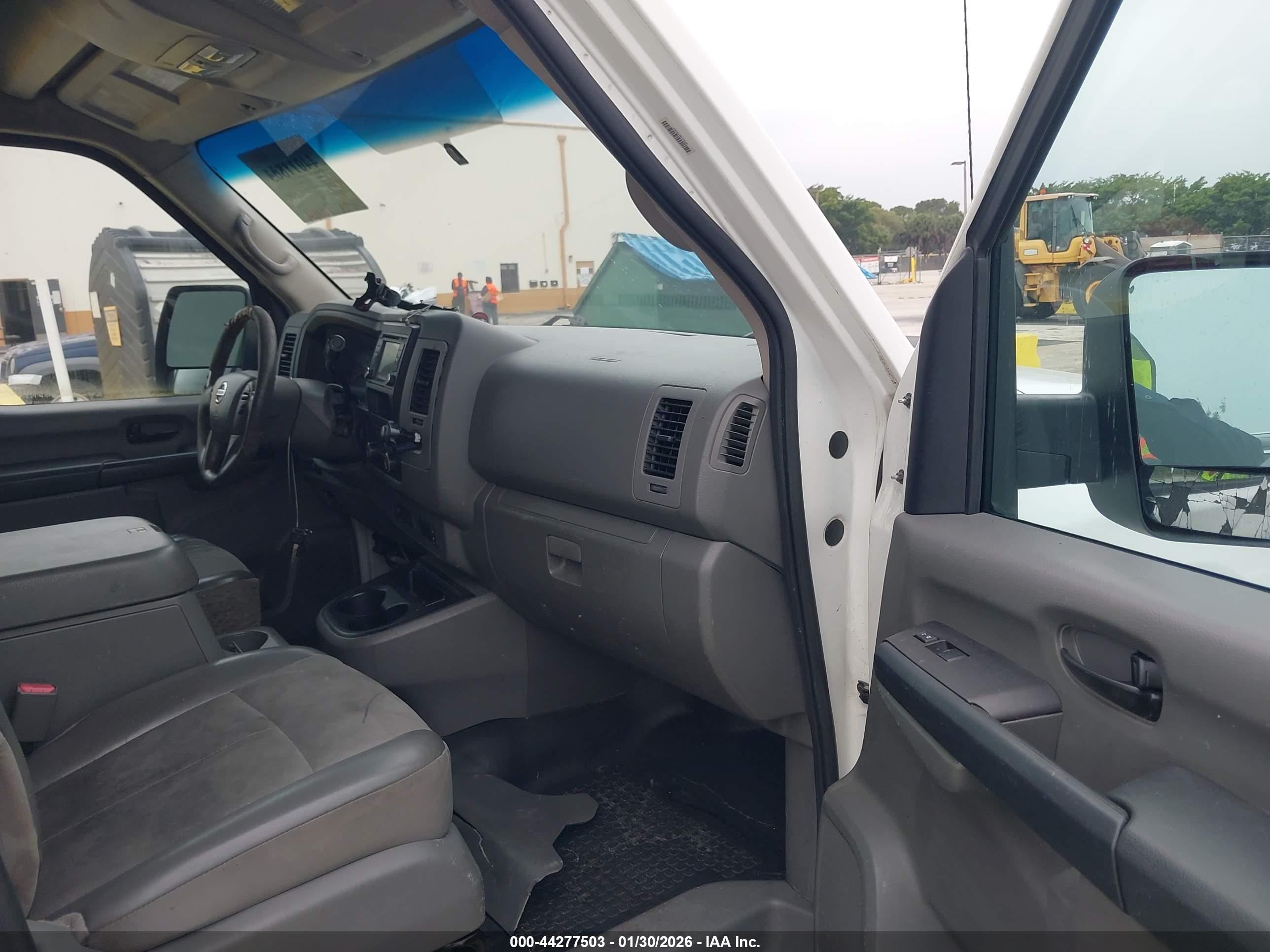NISSAN NV image 5
