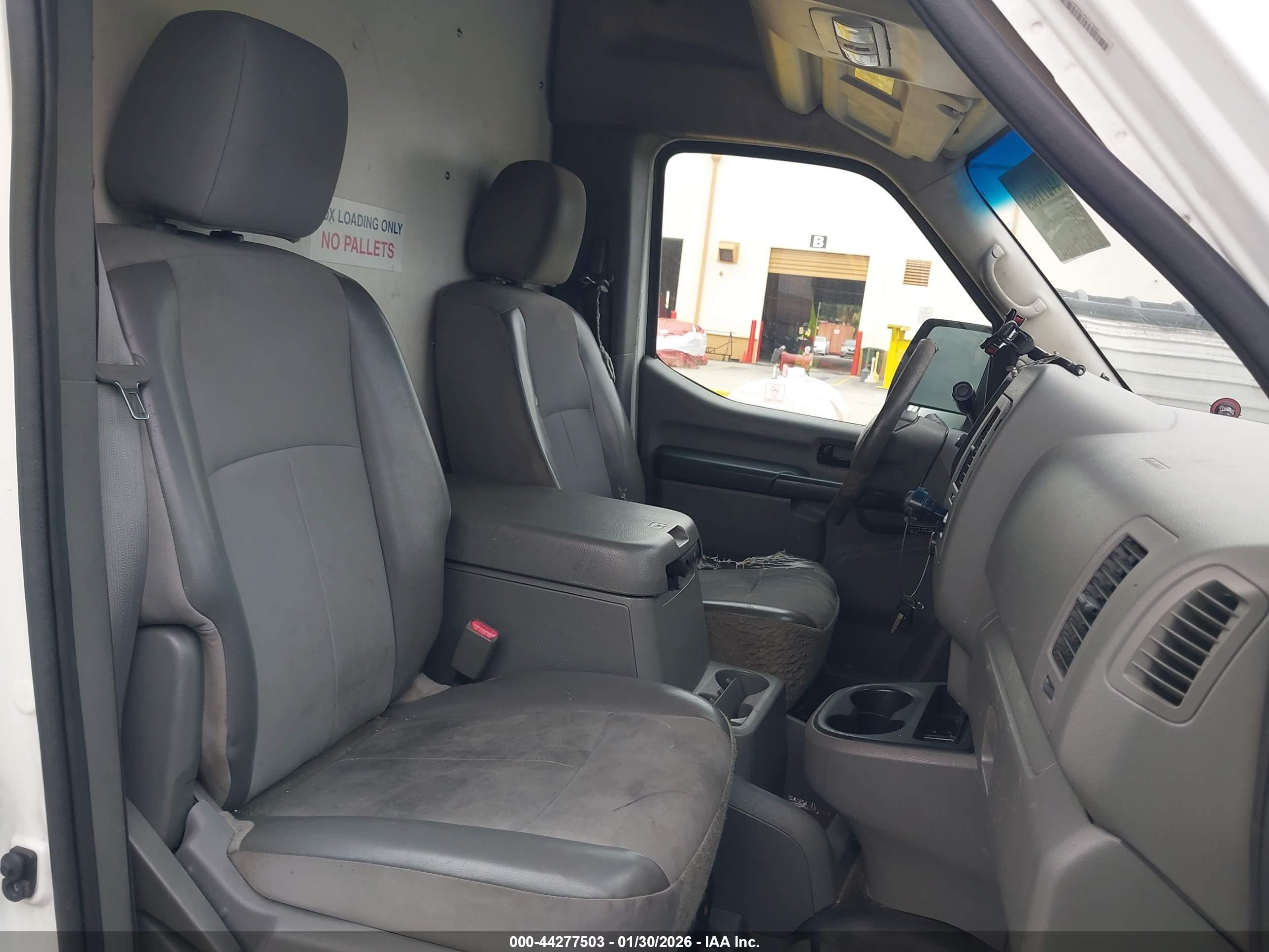 NISSAN NV image 8