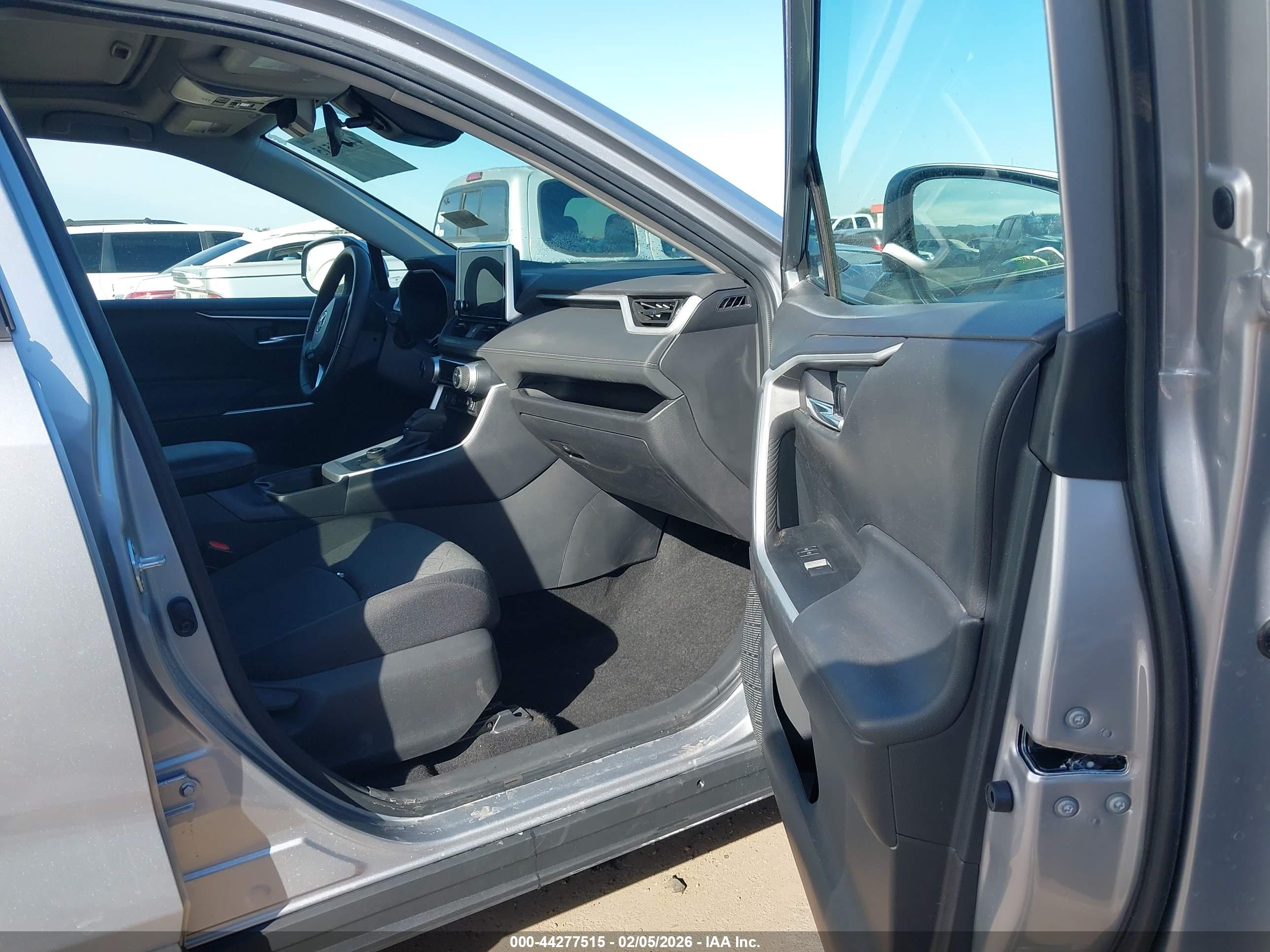 TOYOTA RAV4 image 5