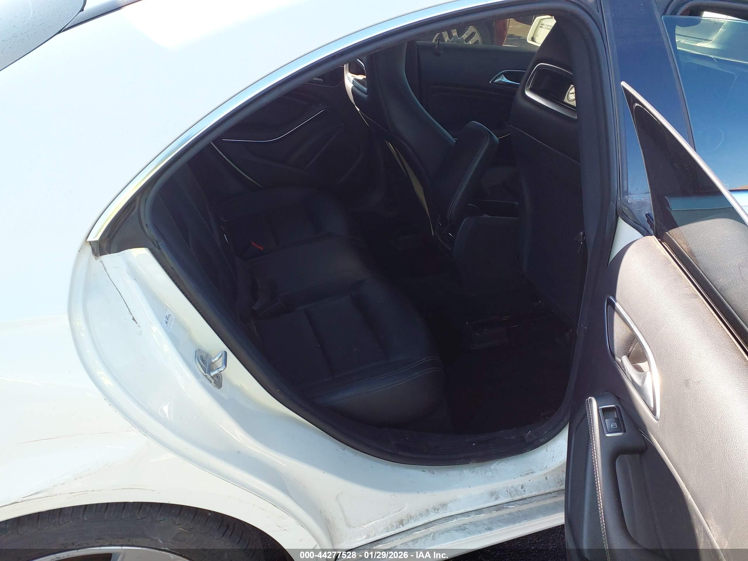 MERCEDES-BENZ CLA image 8