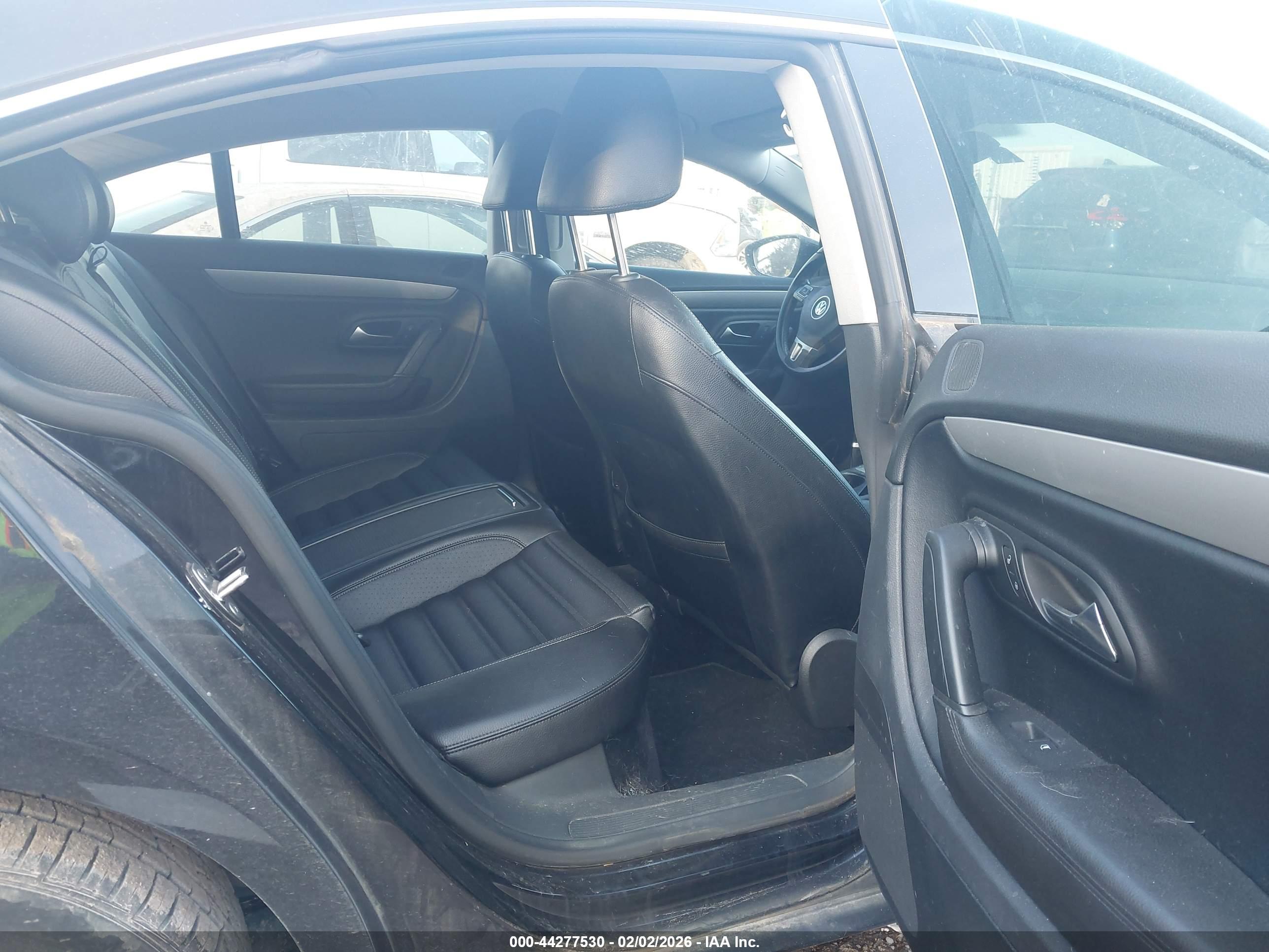 VOLKSWAGEN CC image 8