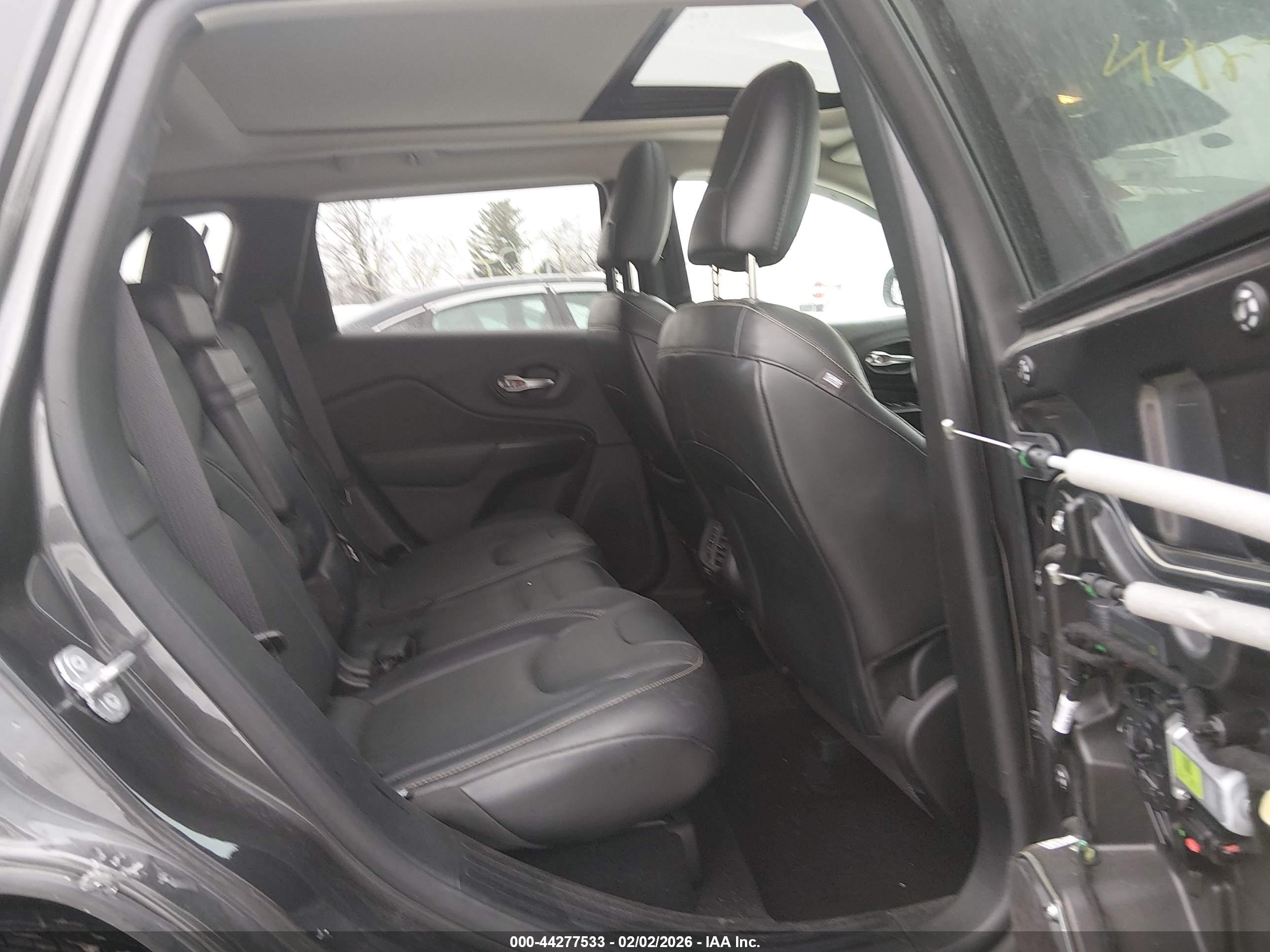 JEEP CHEROKEE image 8