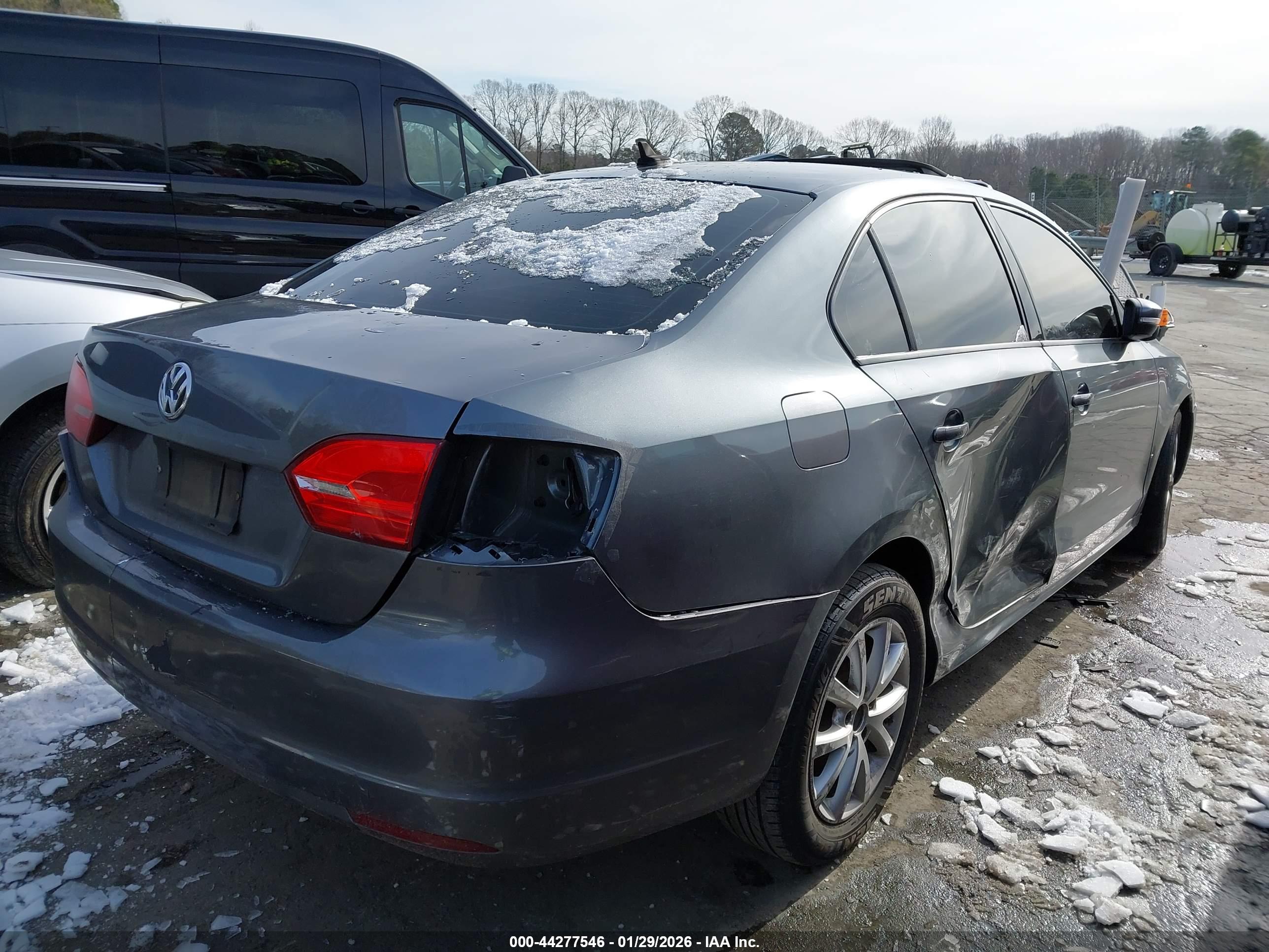 VOLKSWAGEN JETTA image 4