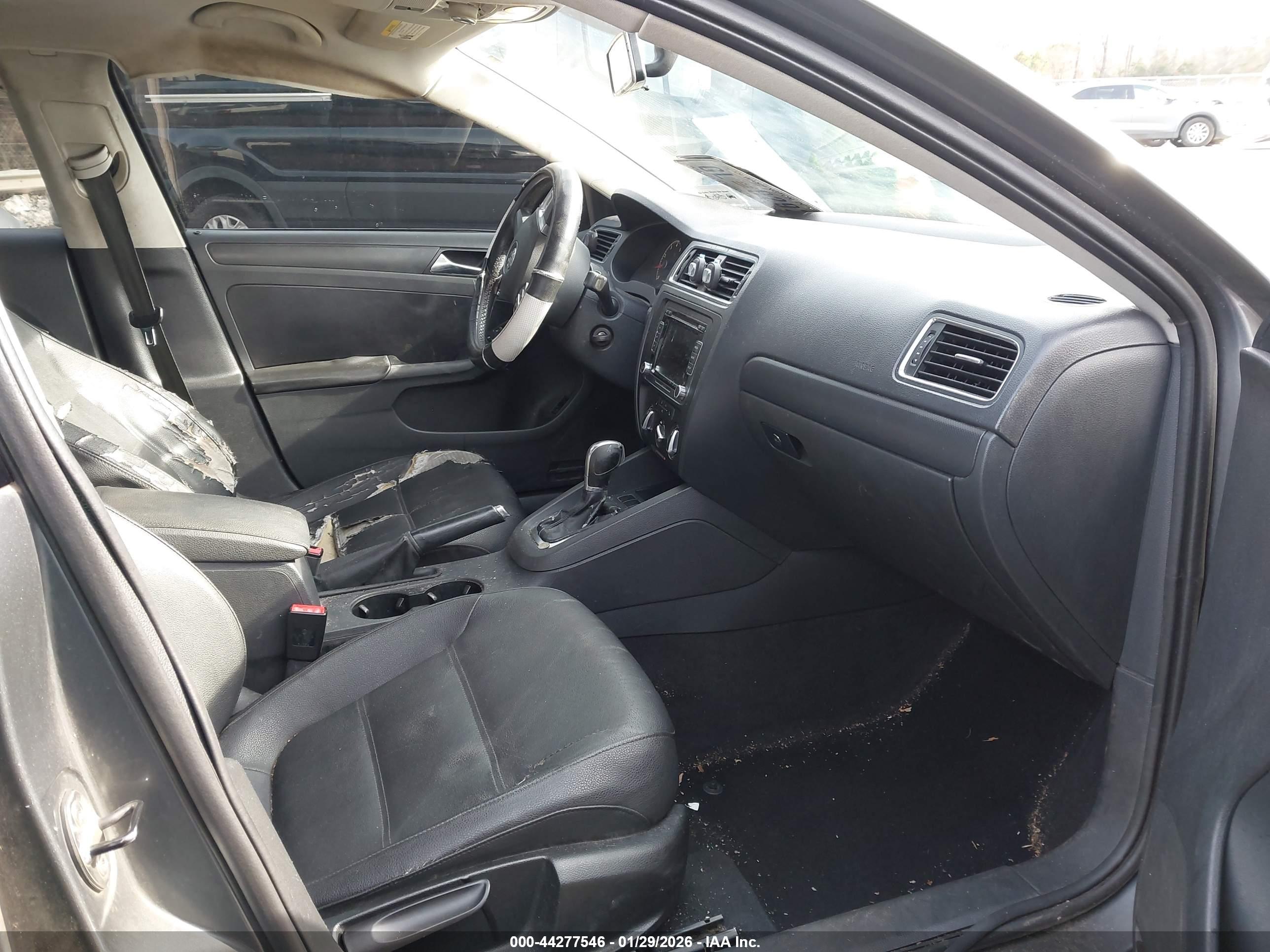 VOLKSWAGEN JETTA image 5