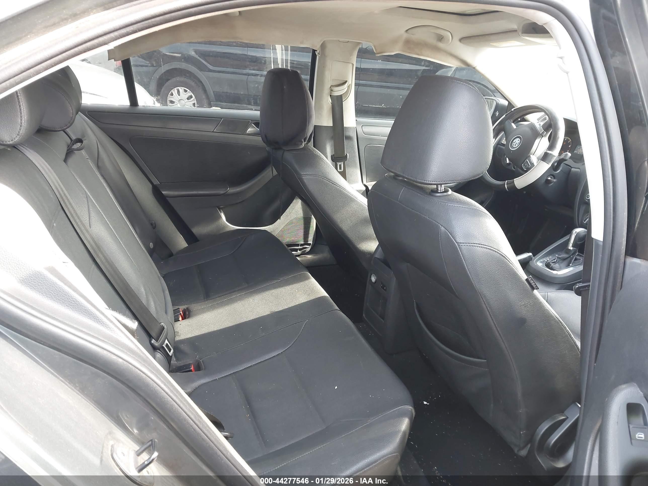 VOLKSWAGEN JETTA image 8