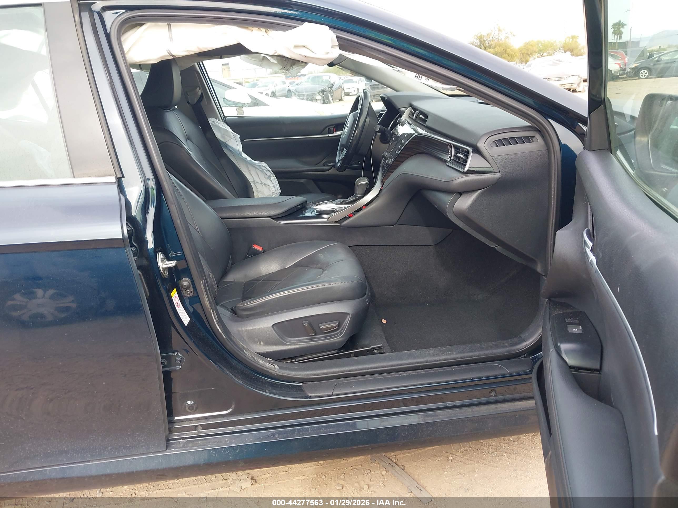 TOYOTA CAMRY image 5