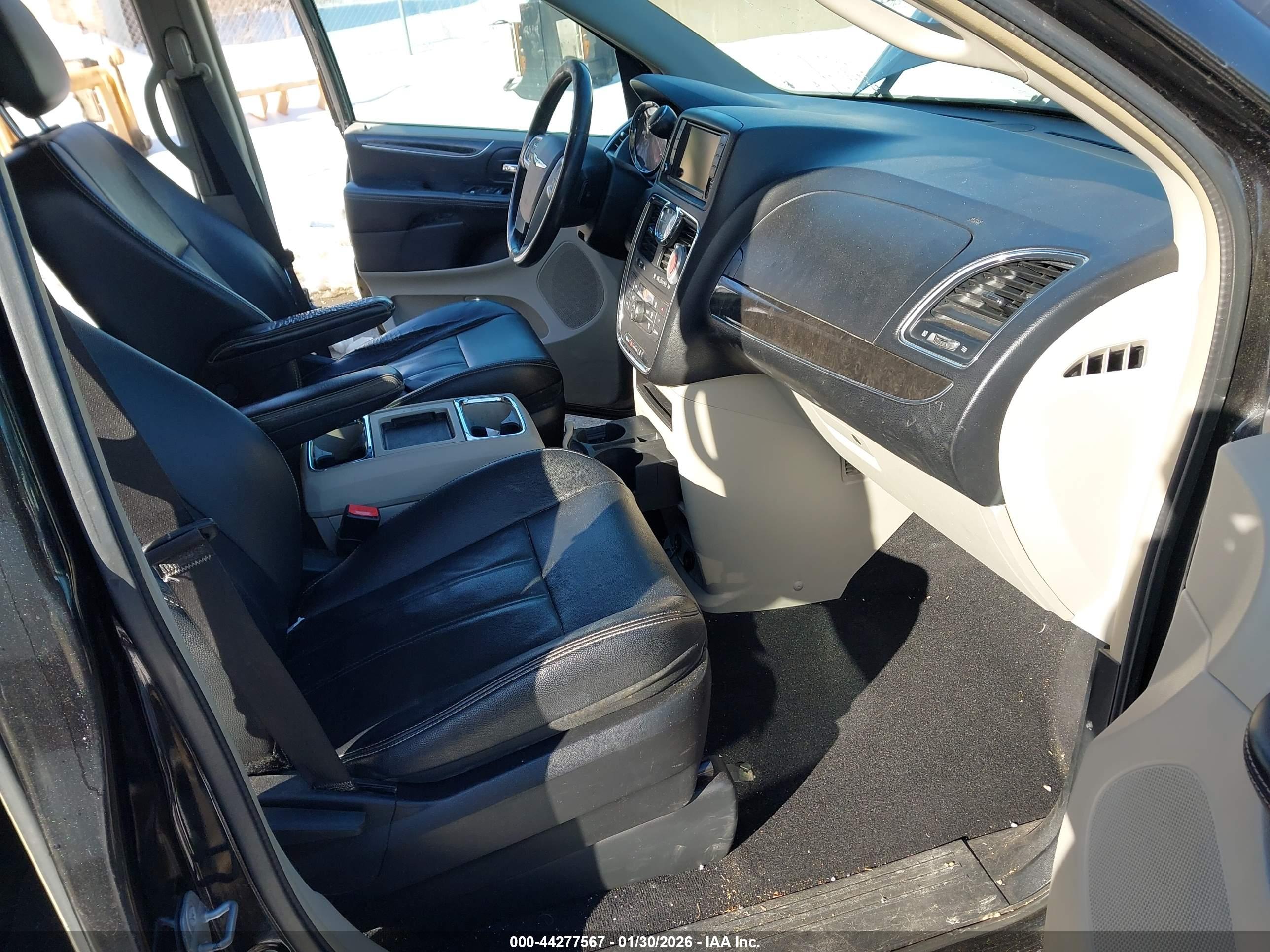 CHRYSLER TOWN image 5