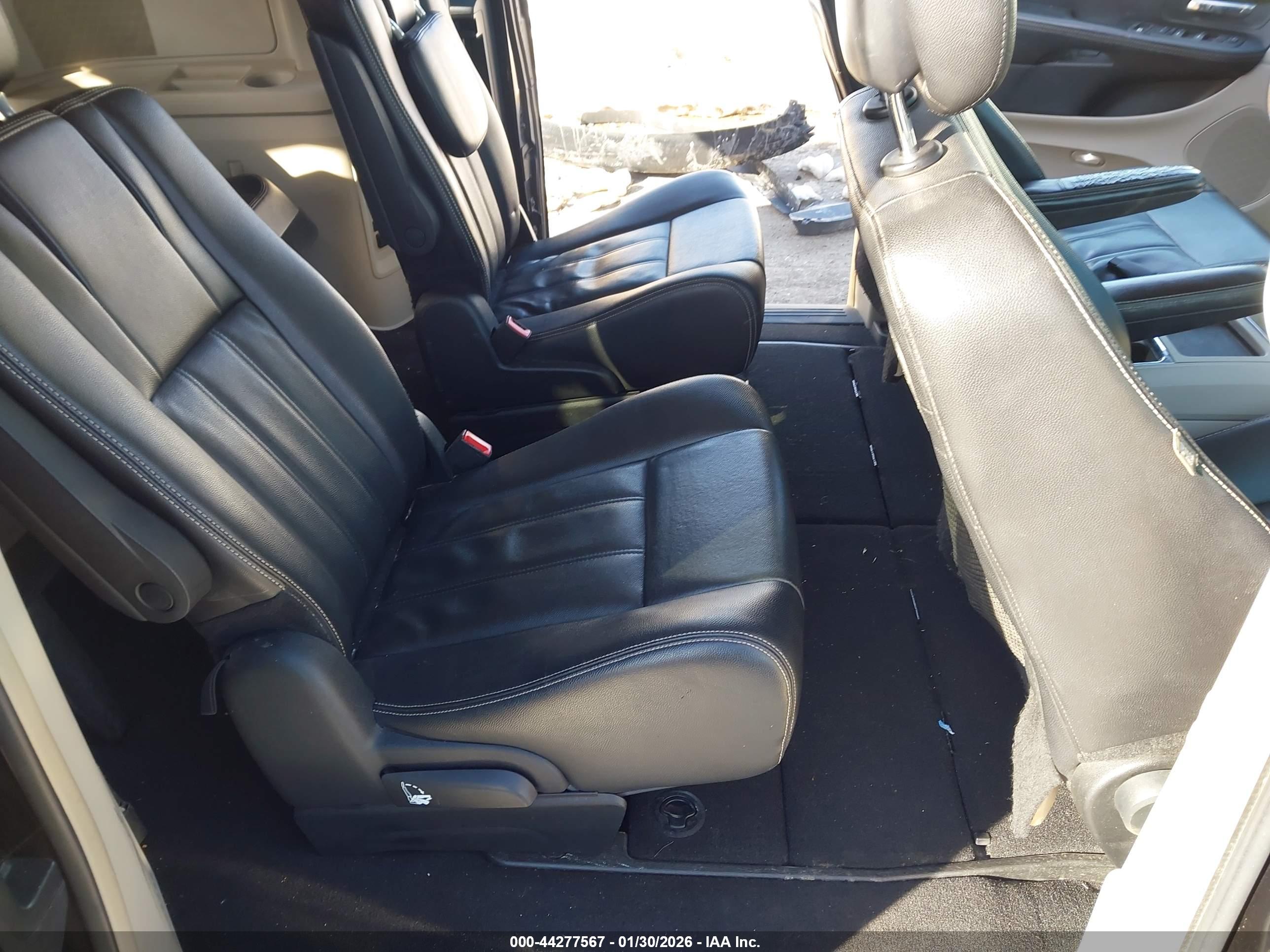 CHRYSLER TOWN image 8