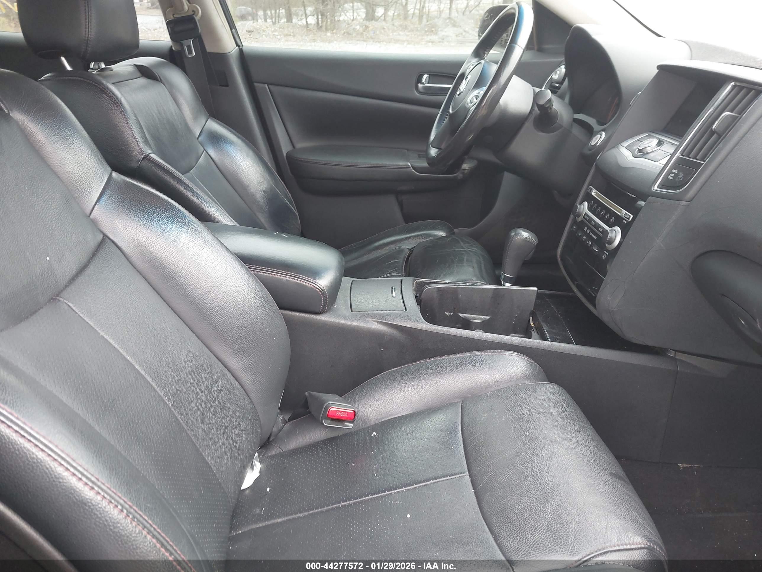 NISSAN MAXIMA image 5