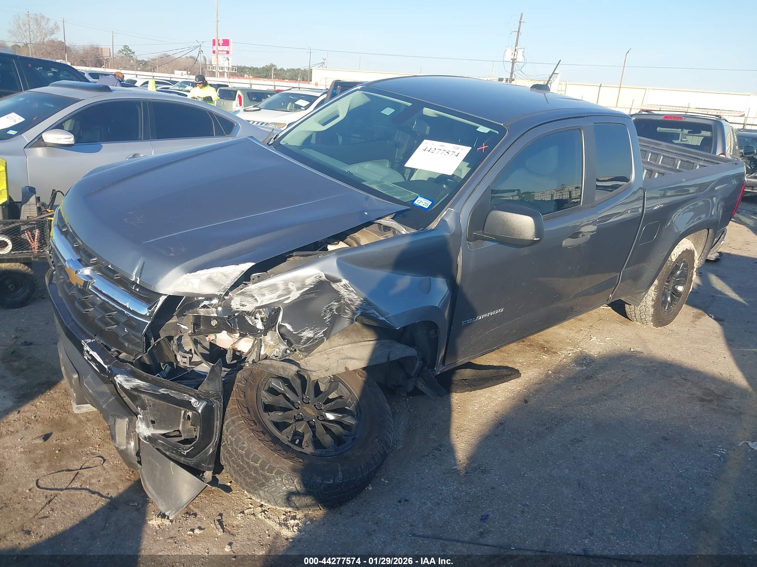 CHEVROLET COLORADO image 2