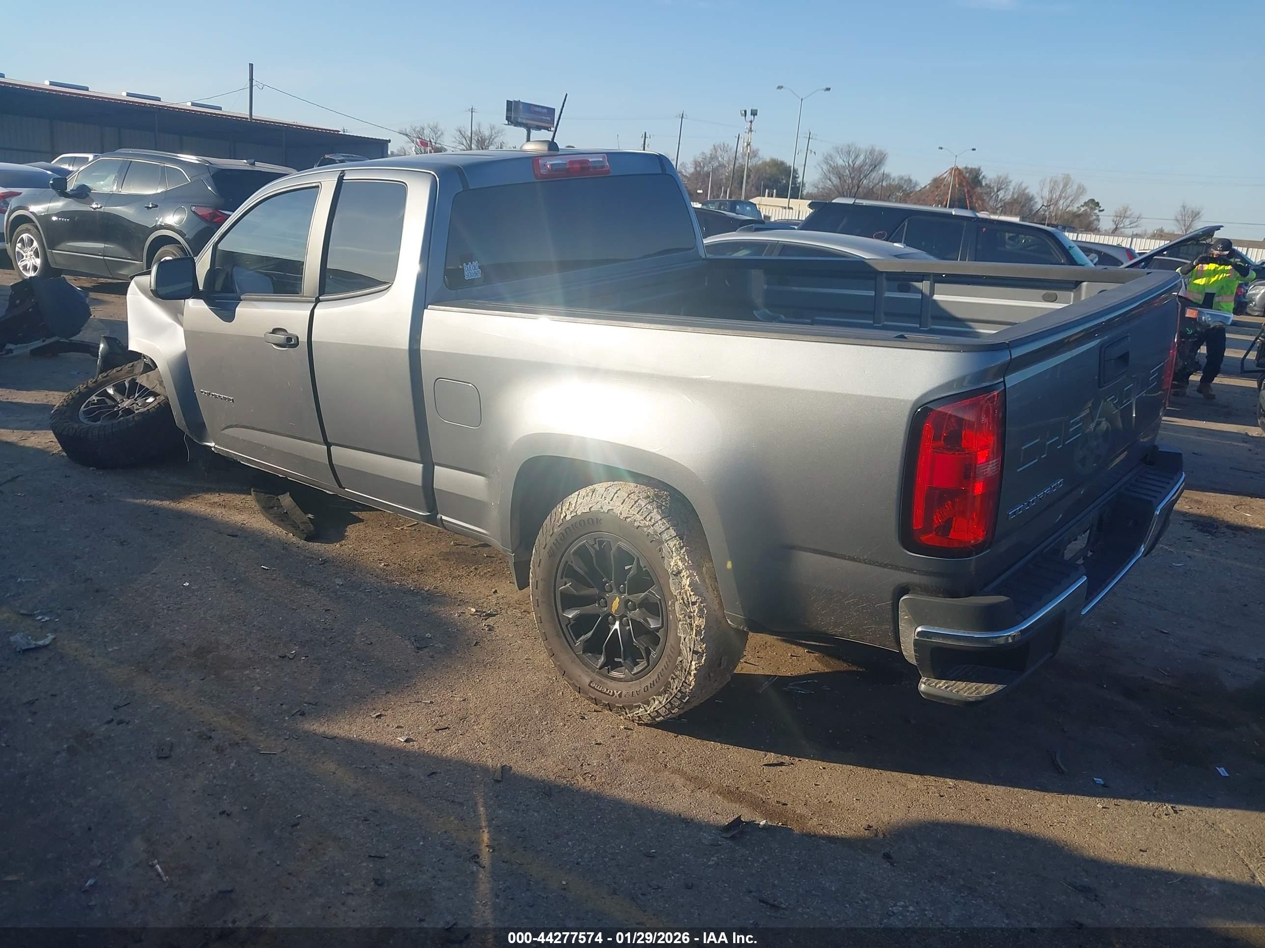CHEVROLET COLORADO image 3