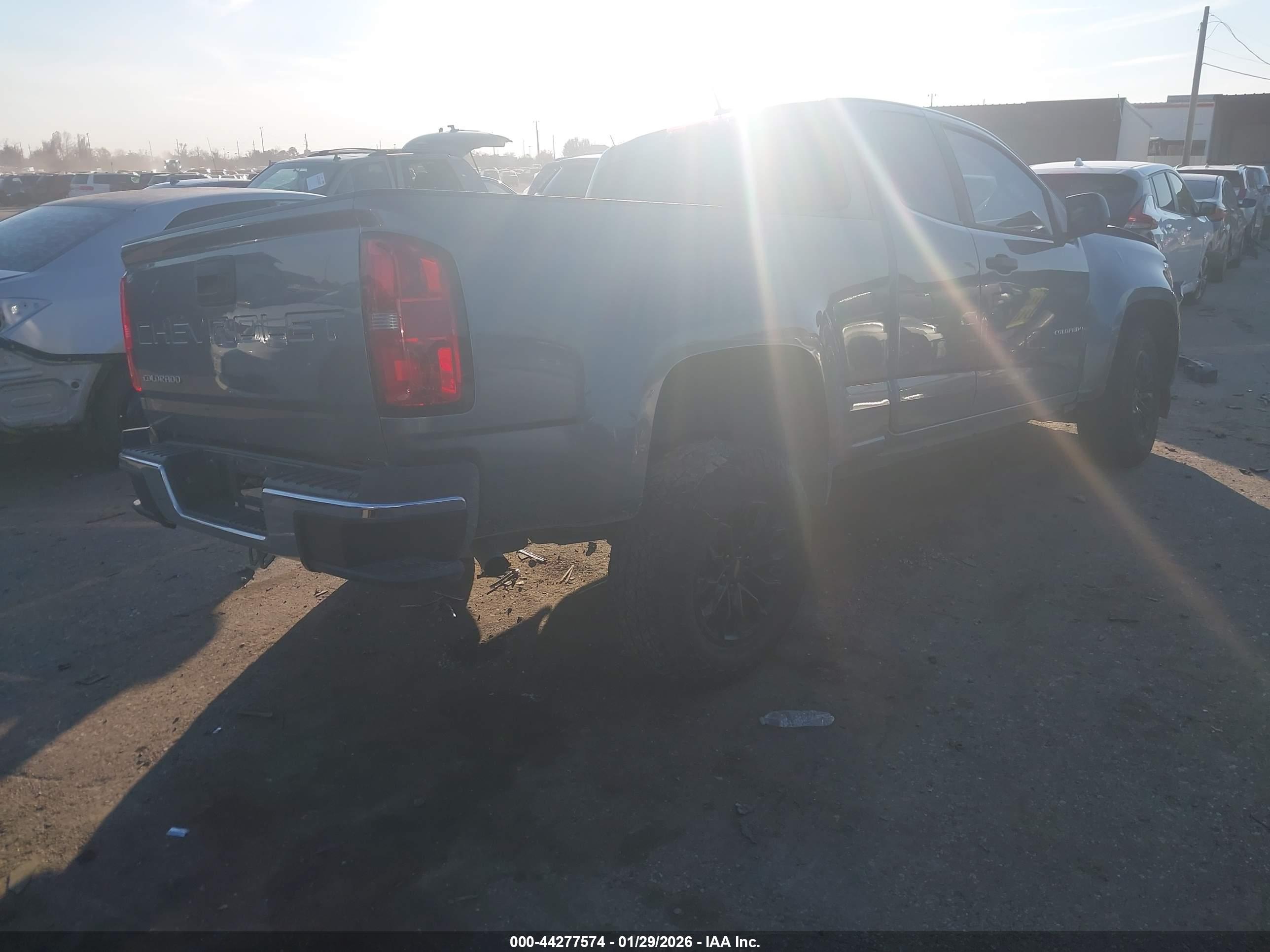 CHEVROLET COLORADO image 4