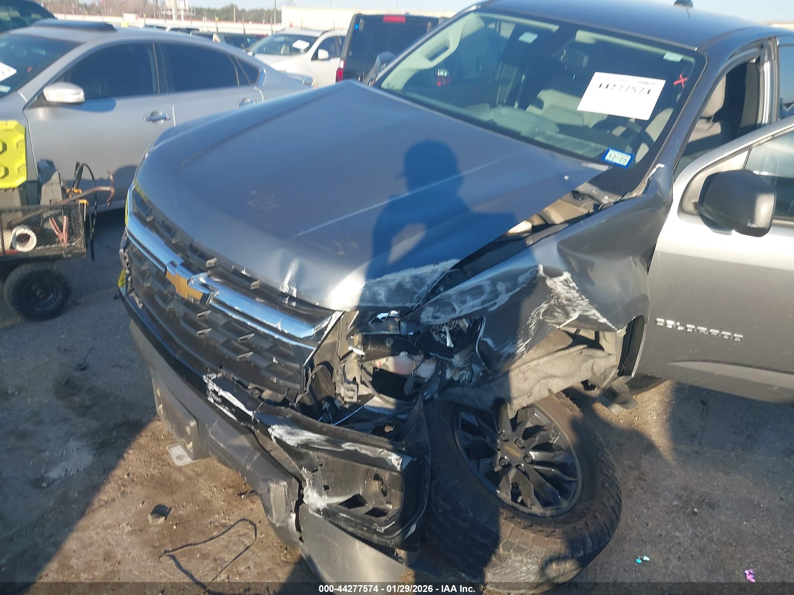 CHEVROLET COLORADO image 6