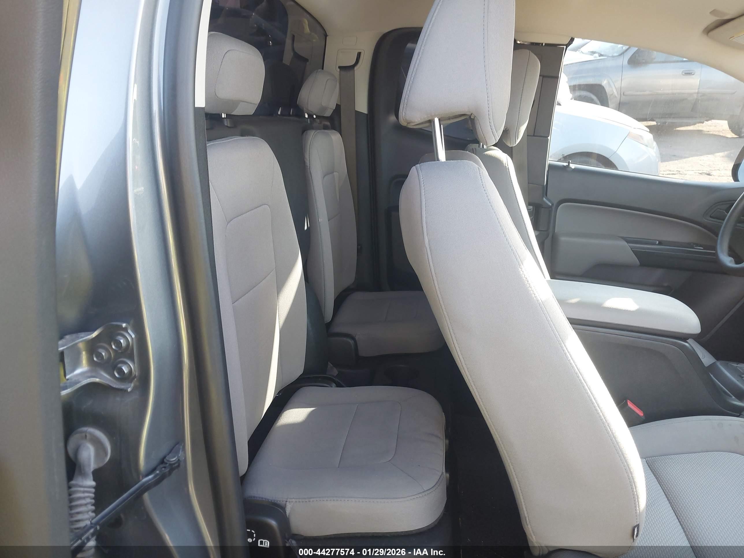 CHEVROLET COLORADO image 8