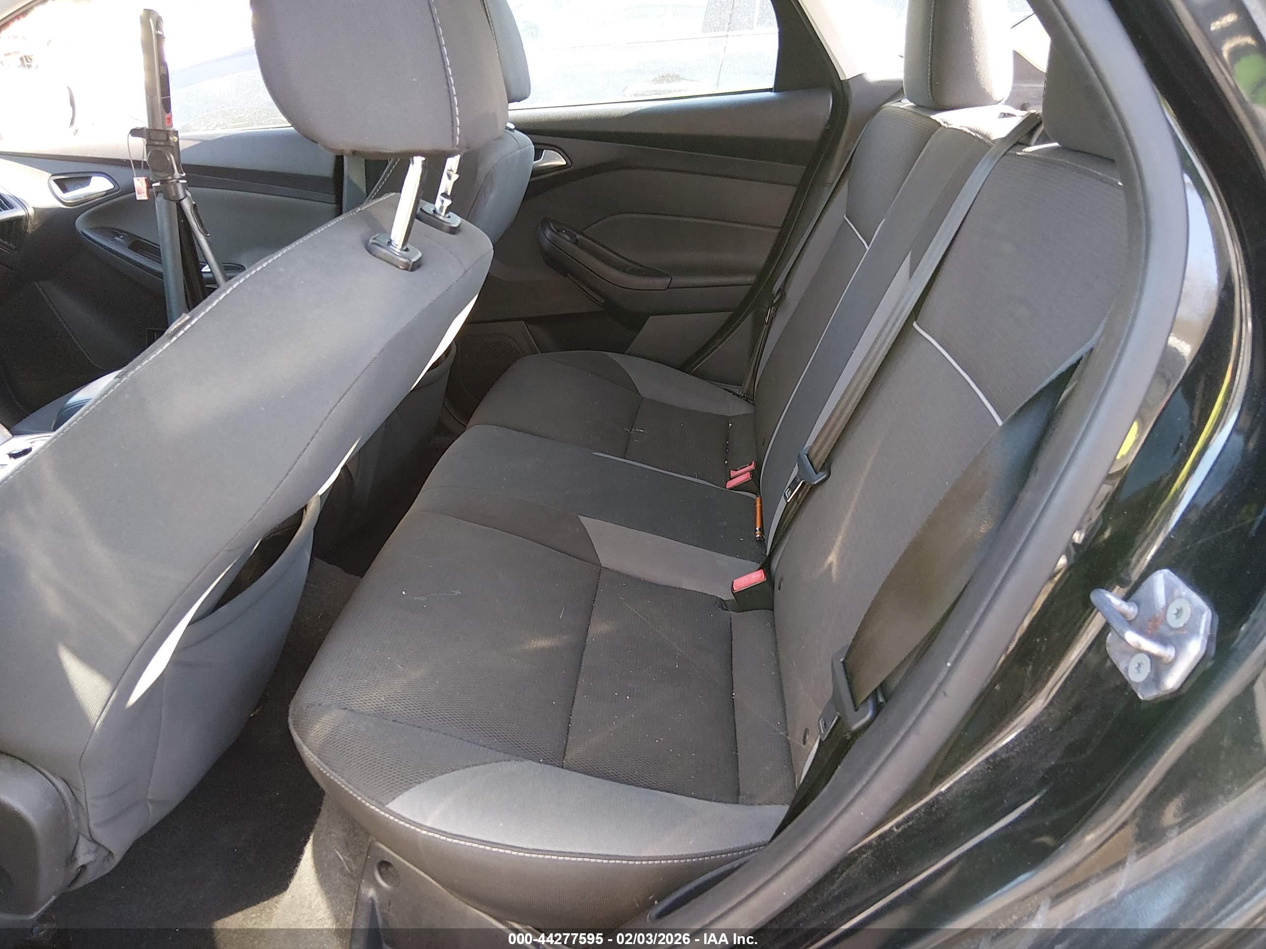 FORD FOCUS image 8