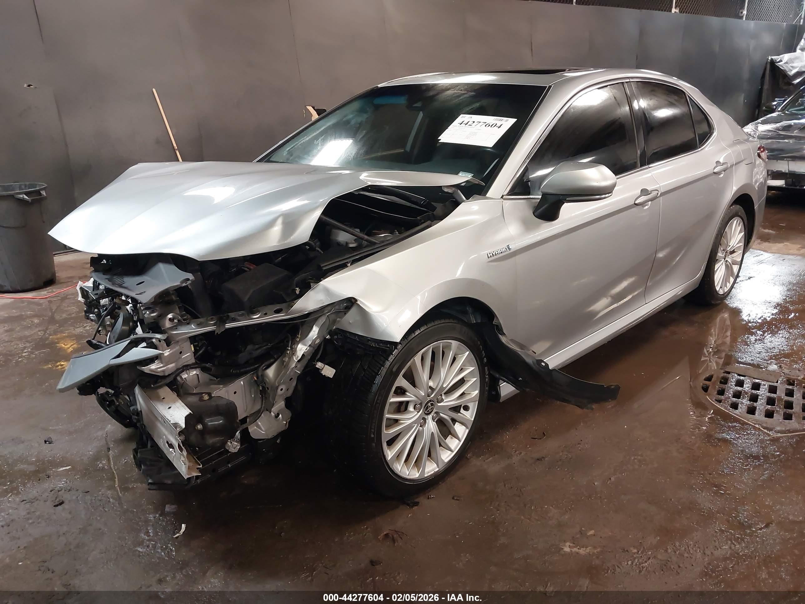 TOYOTA CAMRY image 2