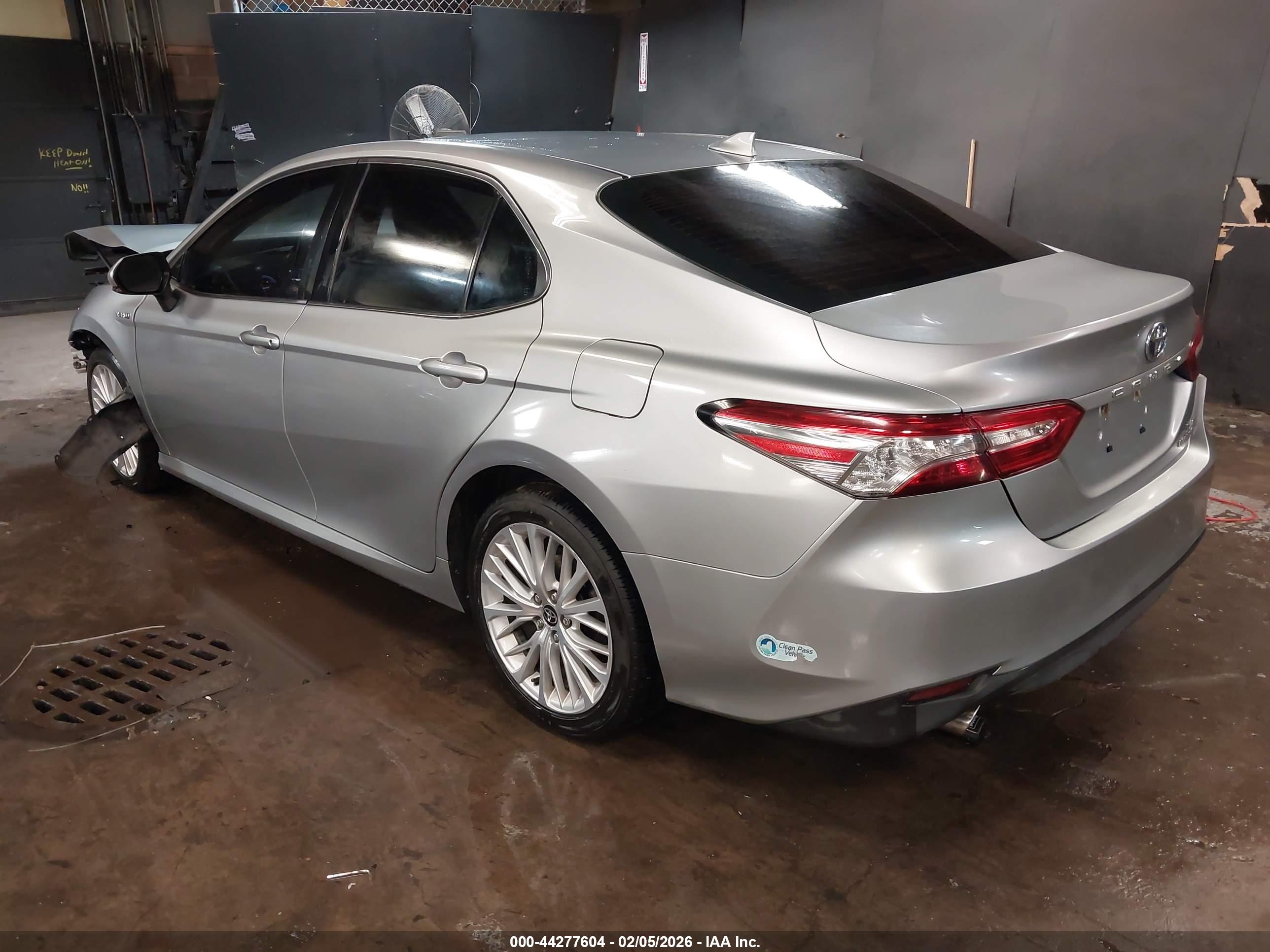 TOYOTA CAMRY image 3
