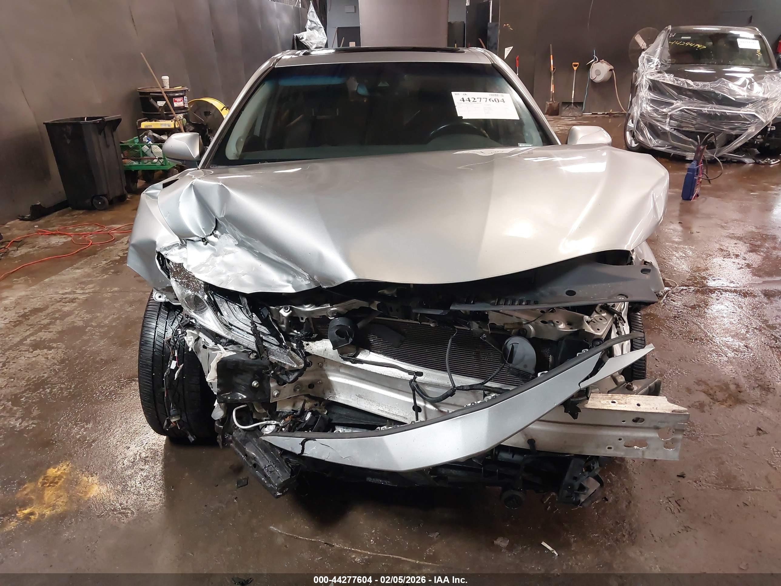 TOYOTA CAMRY image 6