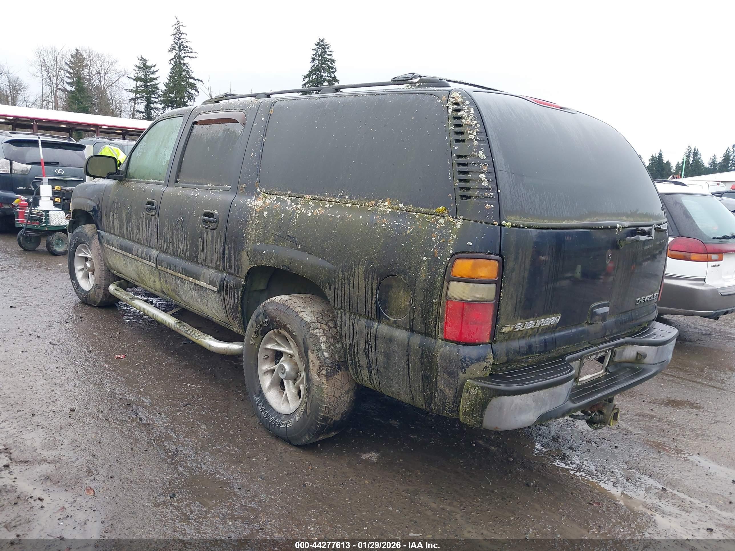 CHEVROLET SUBURBAN image 3