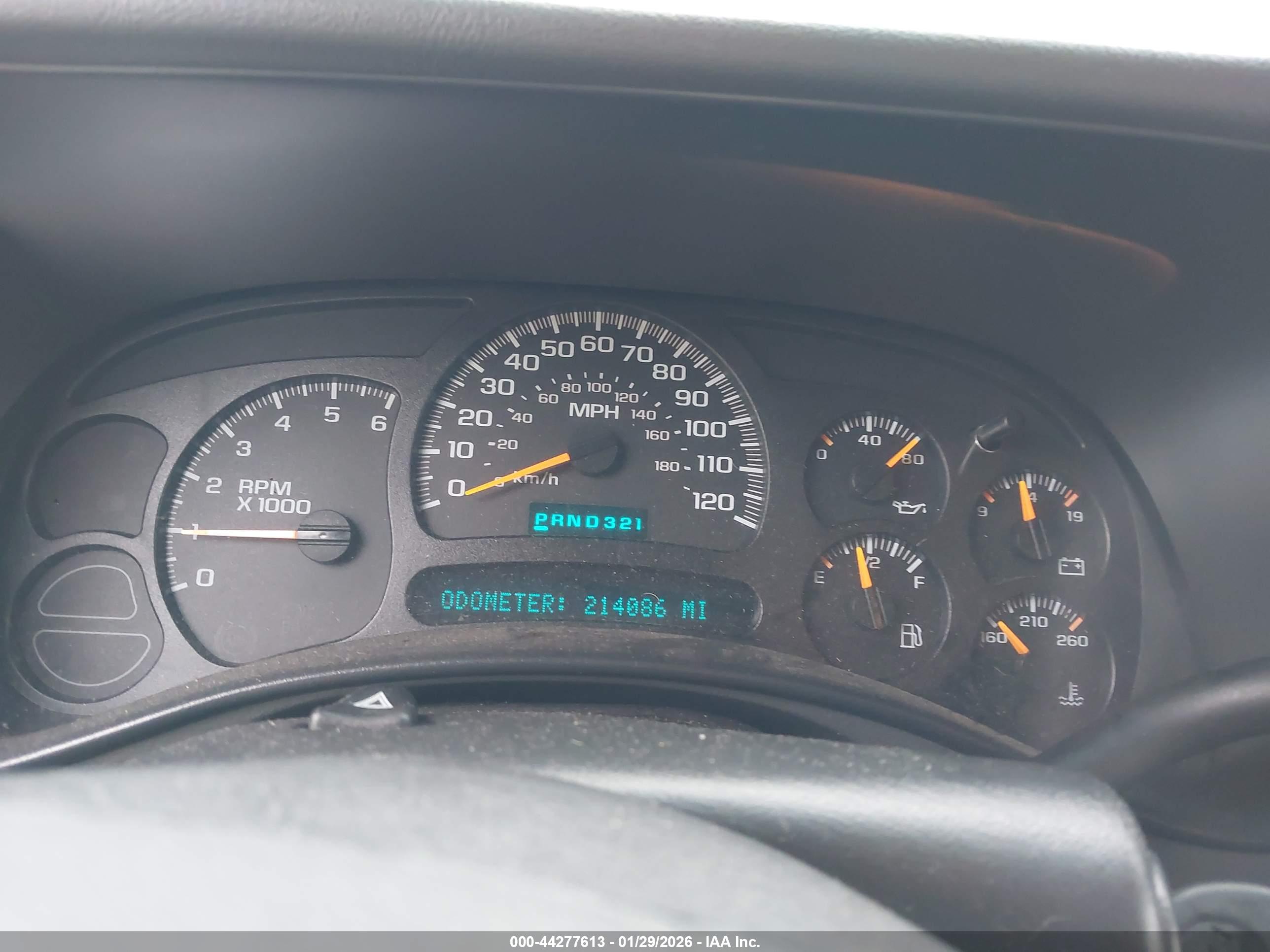 CHEVROLET SUBURBAN image 7