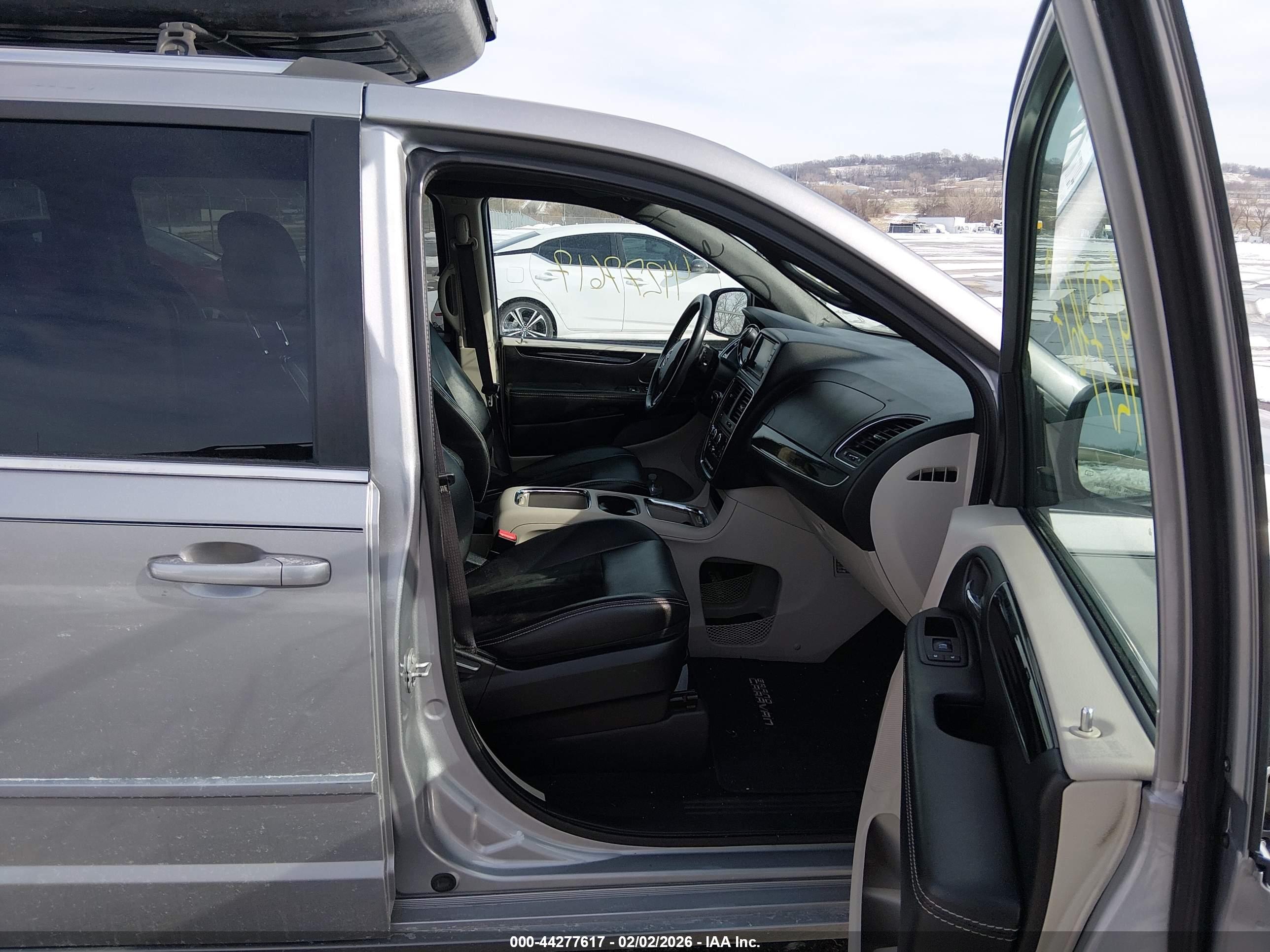 DODGE GRAND image 5
