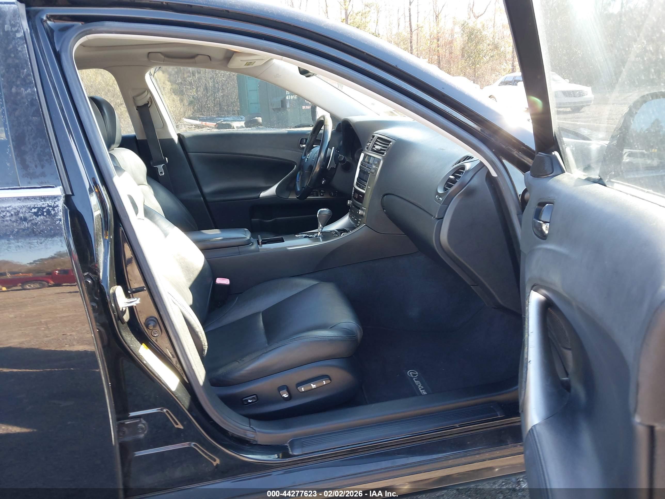 LEXUS IS image 5