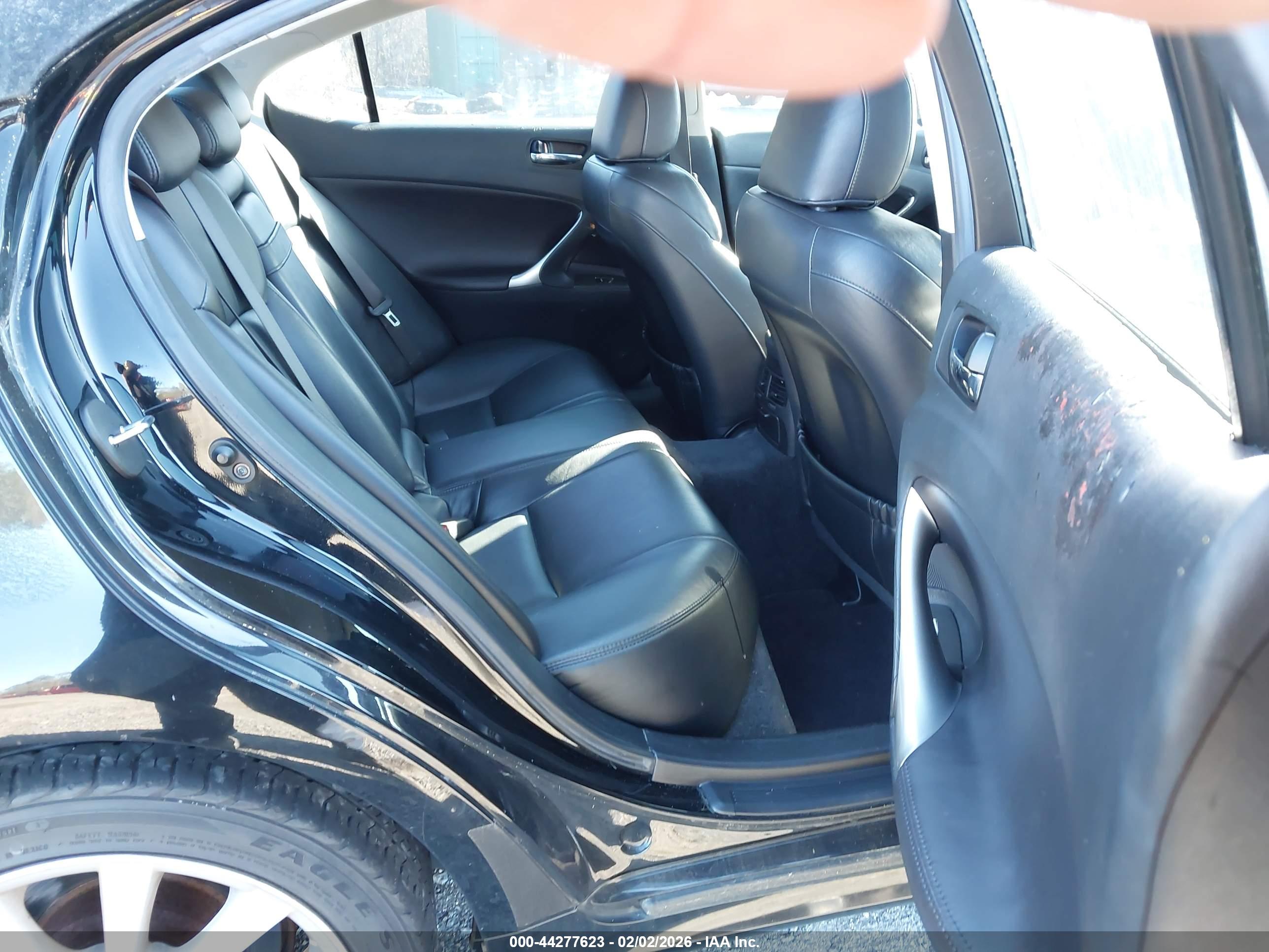 LEXUS IS image 8