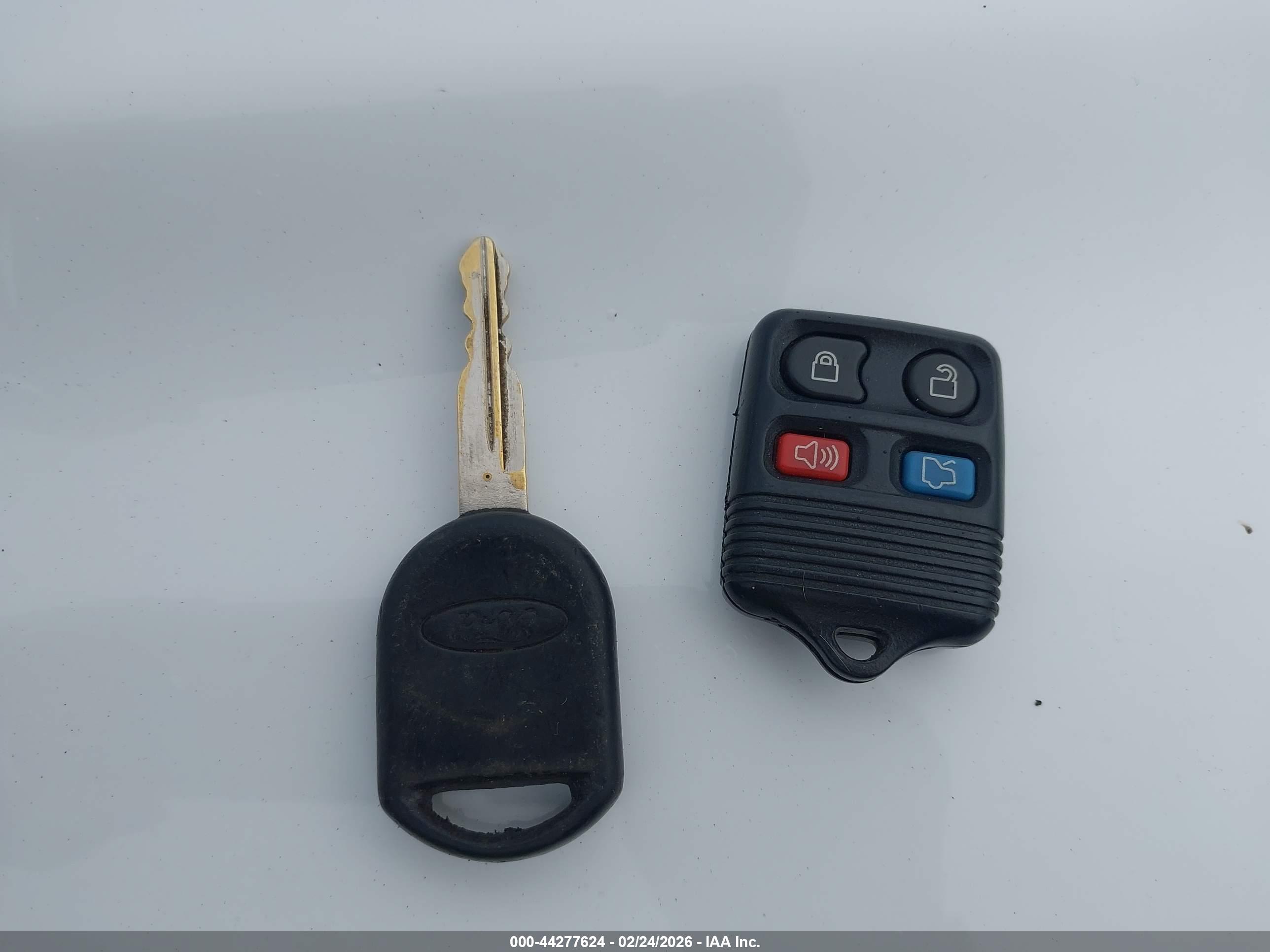 FORD TAURUS image 11
