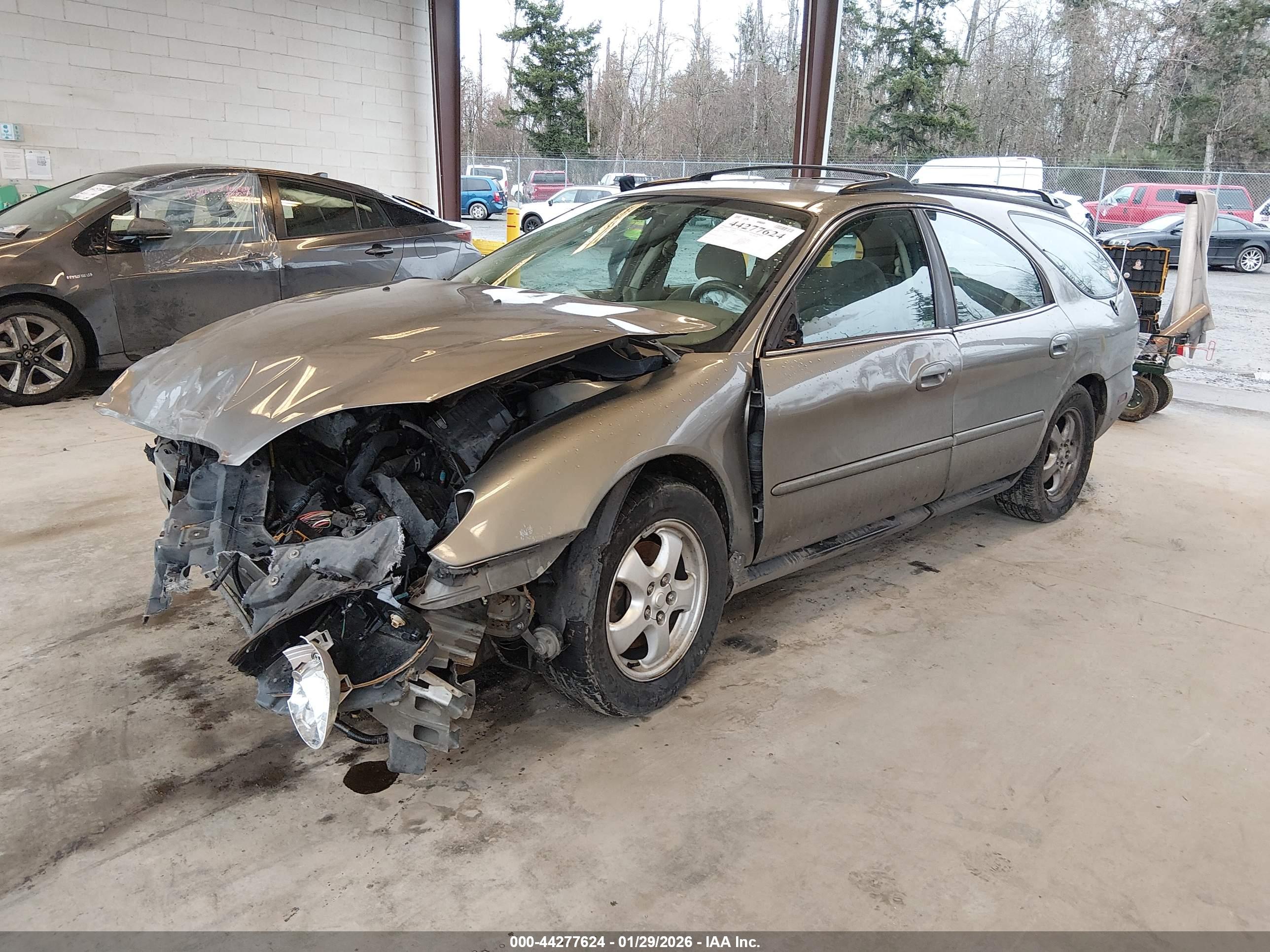 FORD TAURUS image 2